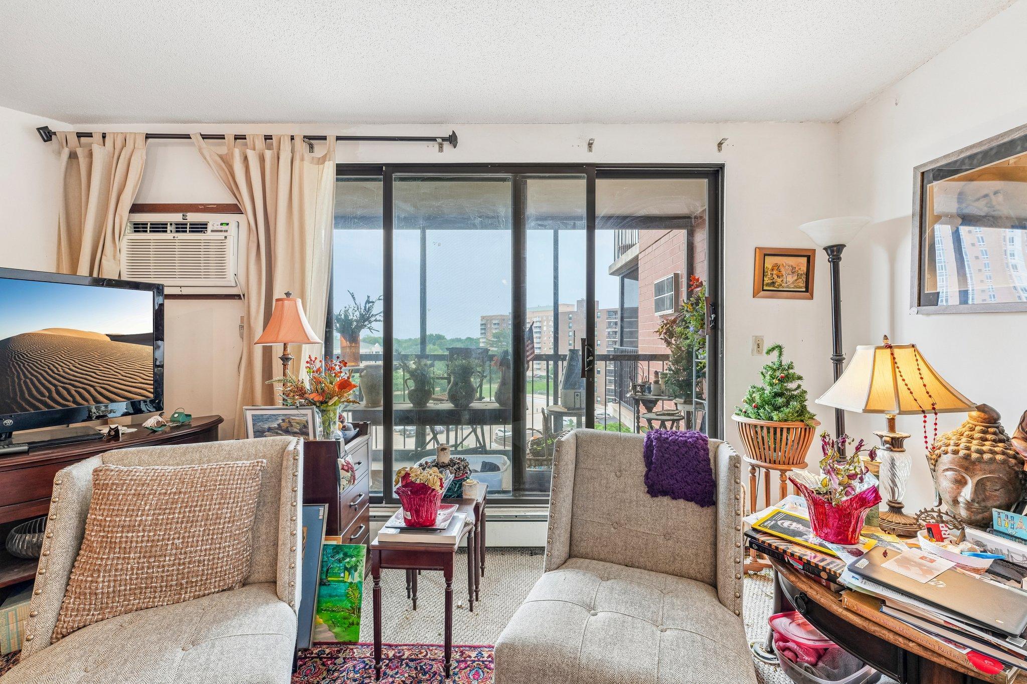 6500 Woodlake Drive Unit: 702