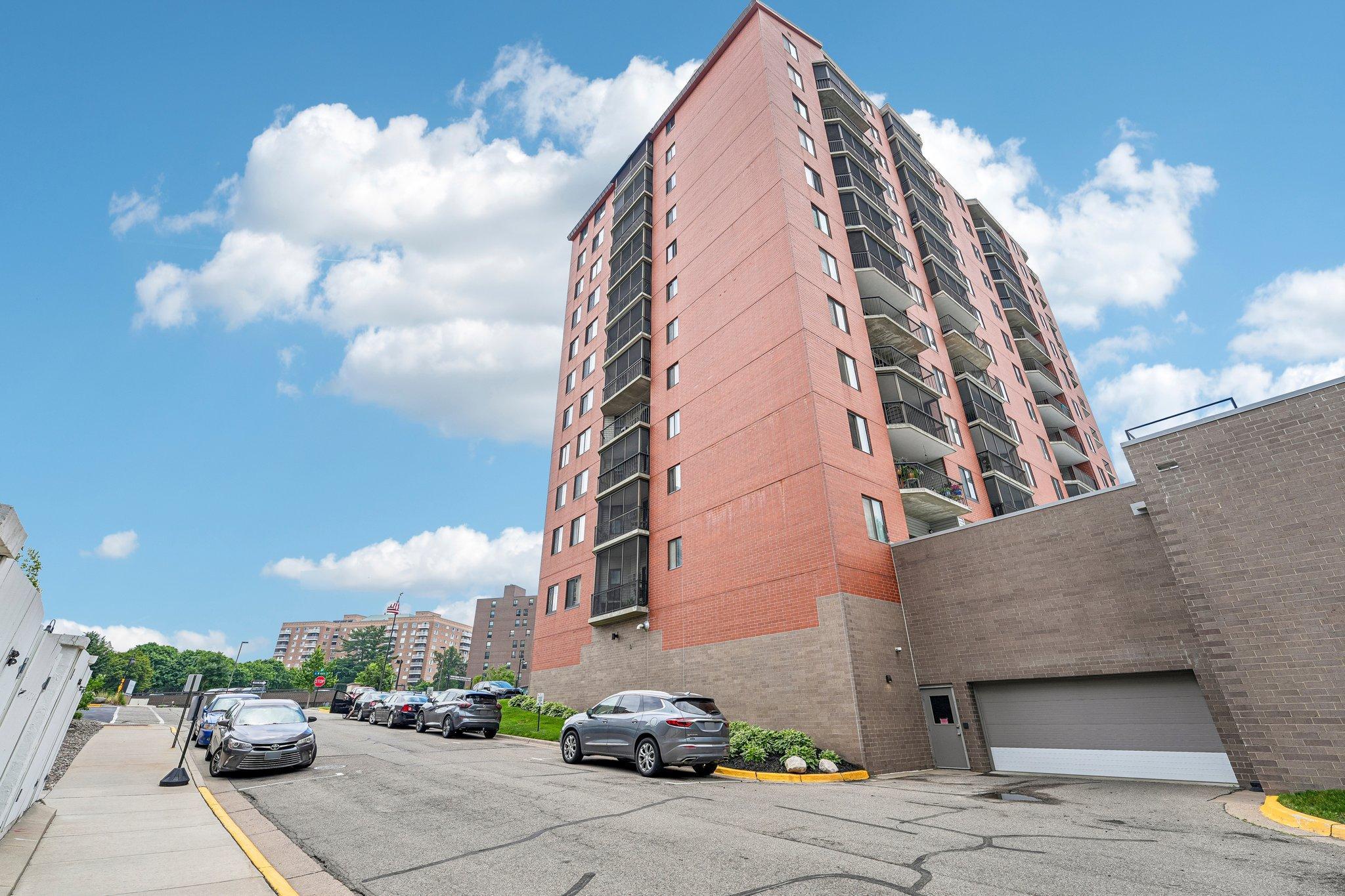 6500 Woodlake Drive Unit: 702