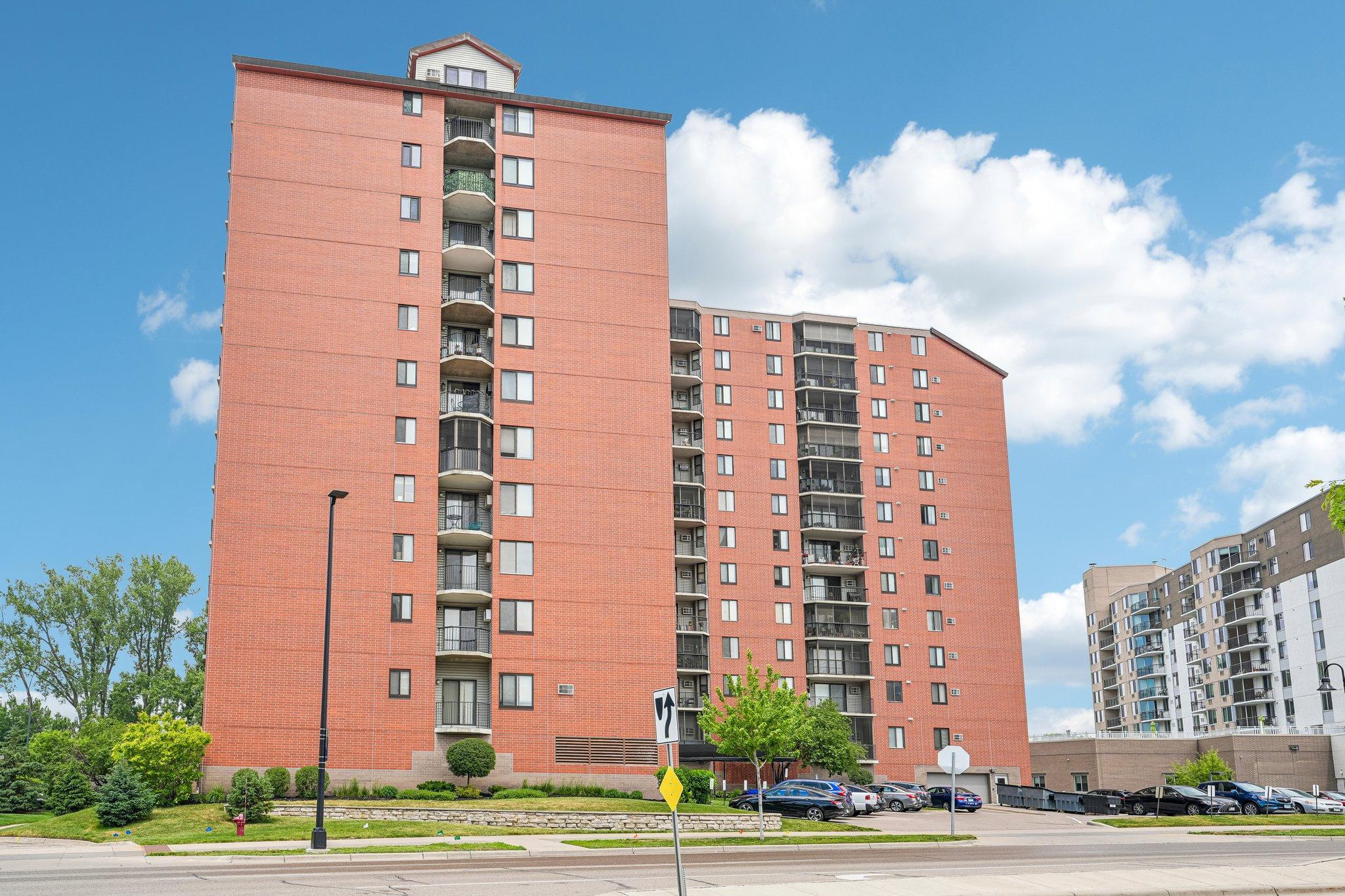 6500 Woodlake Drive Unit: 702