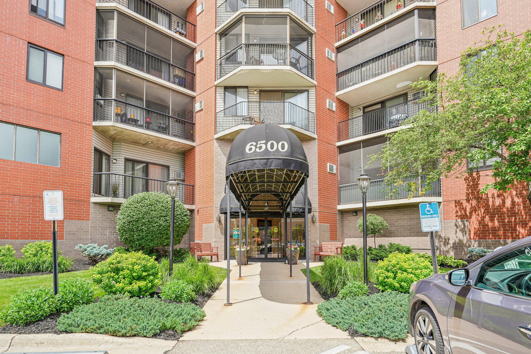 6500 Woodlake Drive Unit: 702
