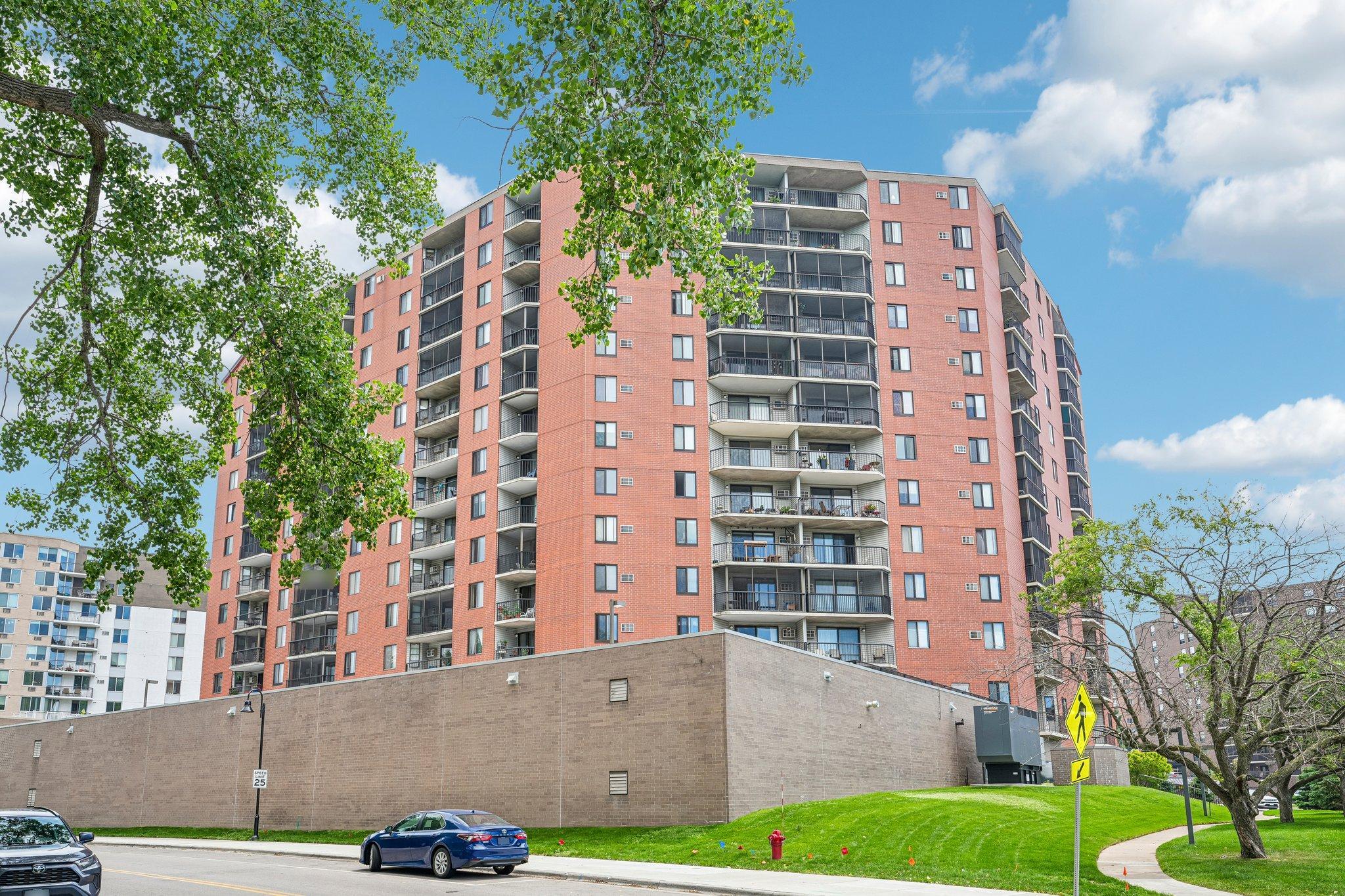 6500 Woodlake Drive Unit: 702