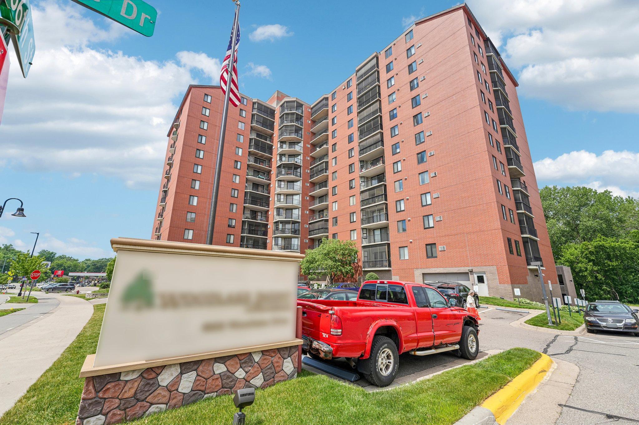 6500 Woodlake Drive Unit: 702