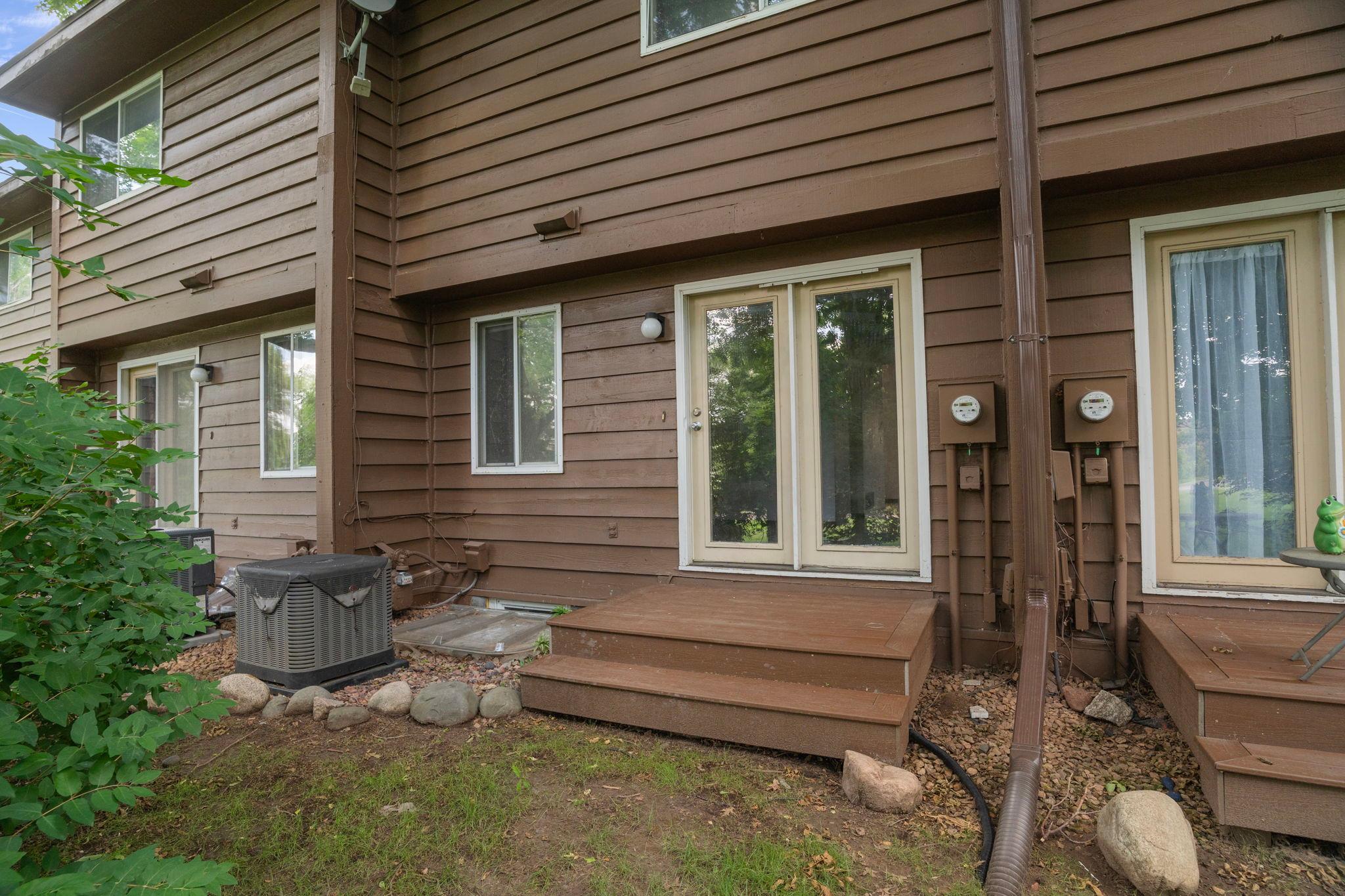 2455 Crestwood Drive