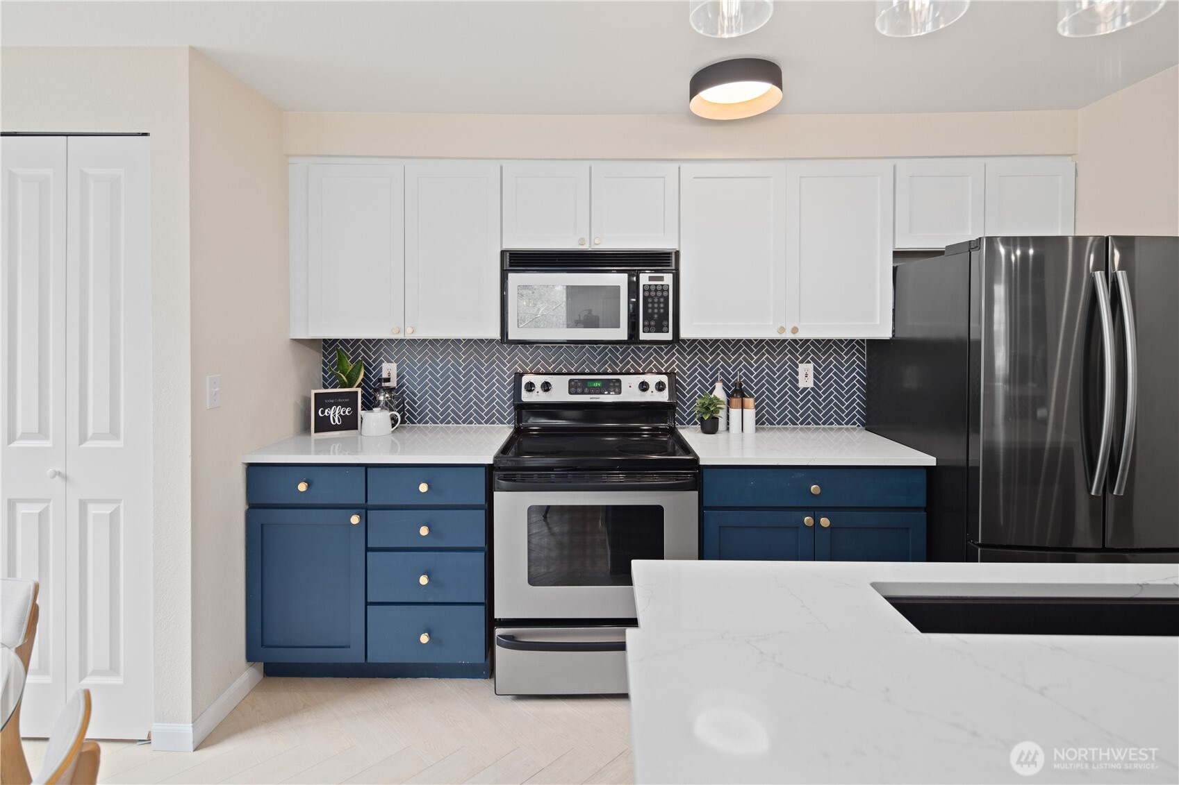 300 10th Avenue Unit: A302