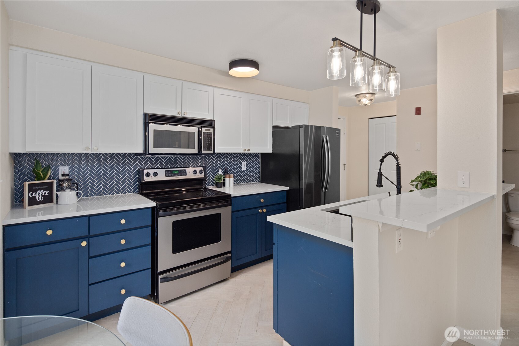 300 10th Avenue Unit: A302