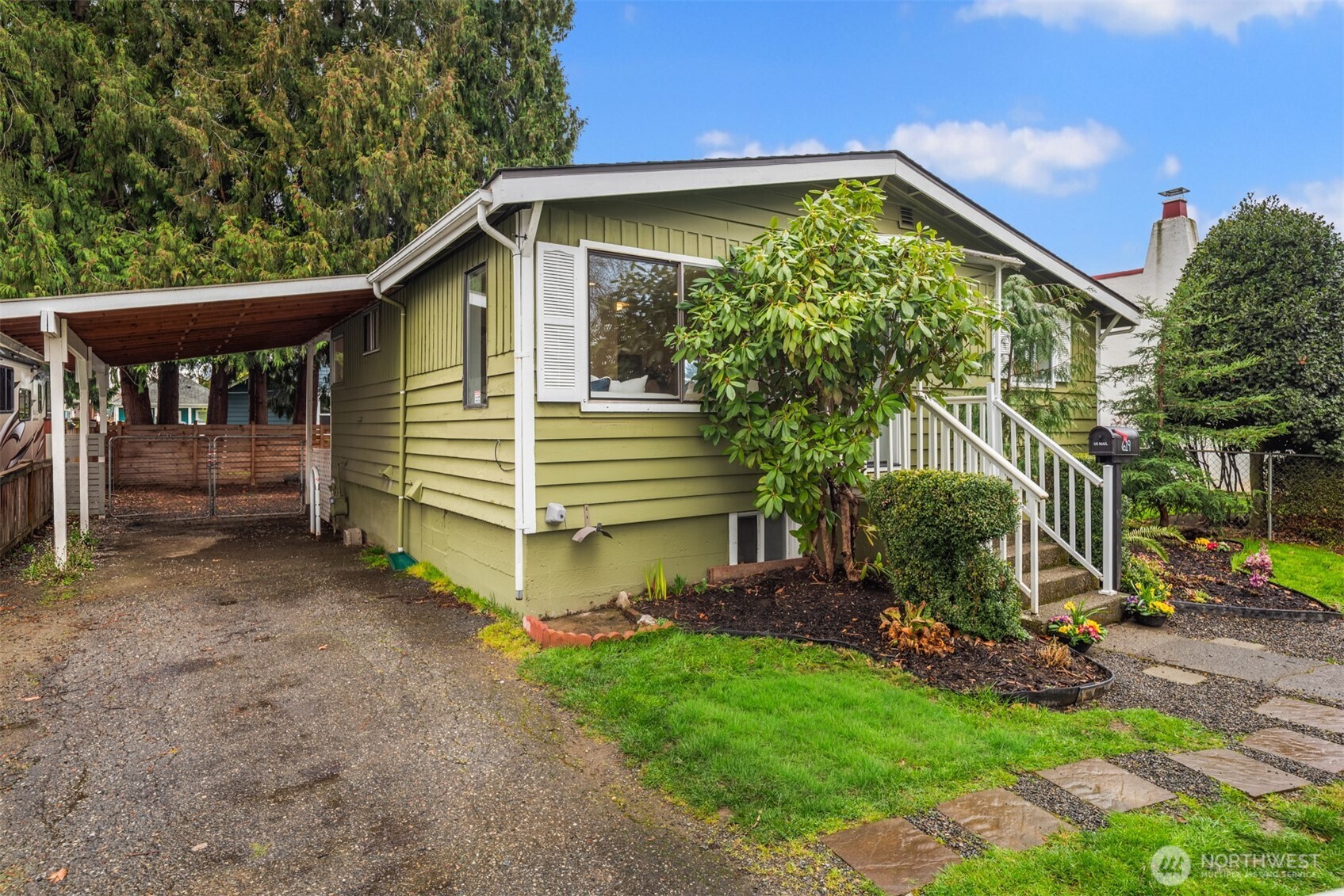 619 Burnett Avenue S