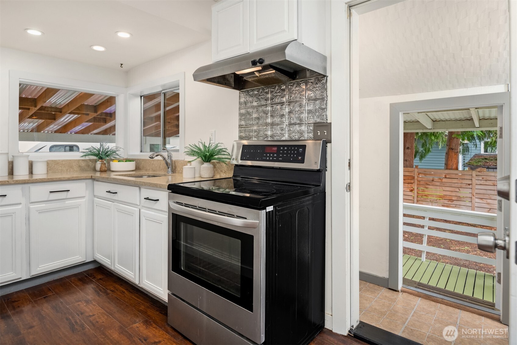 619 Burnett Avenue S