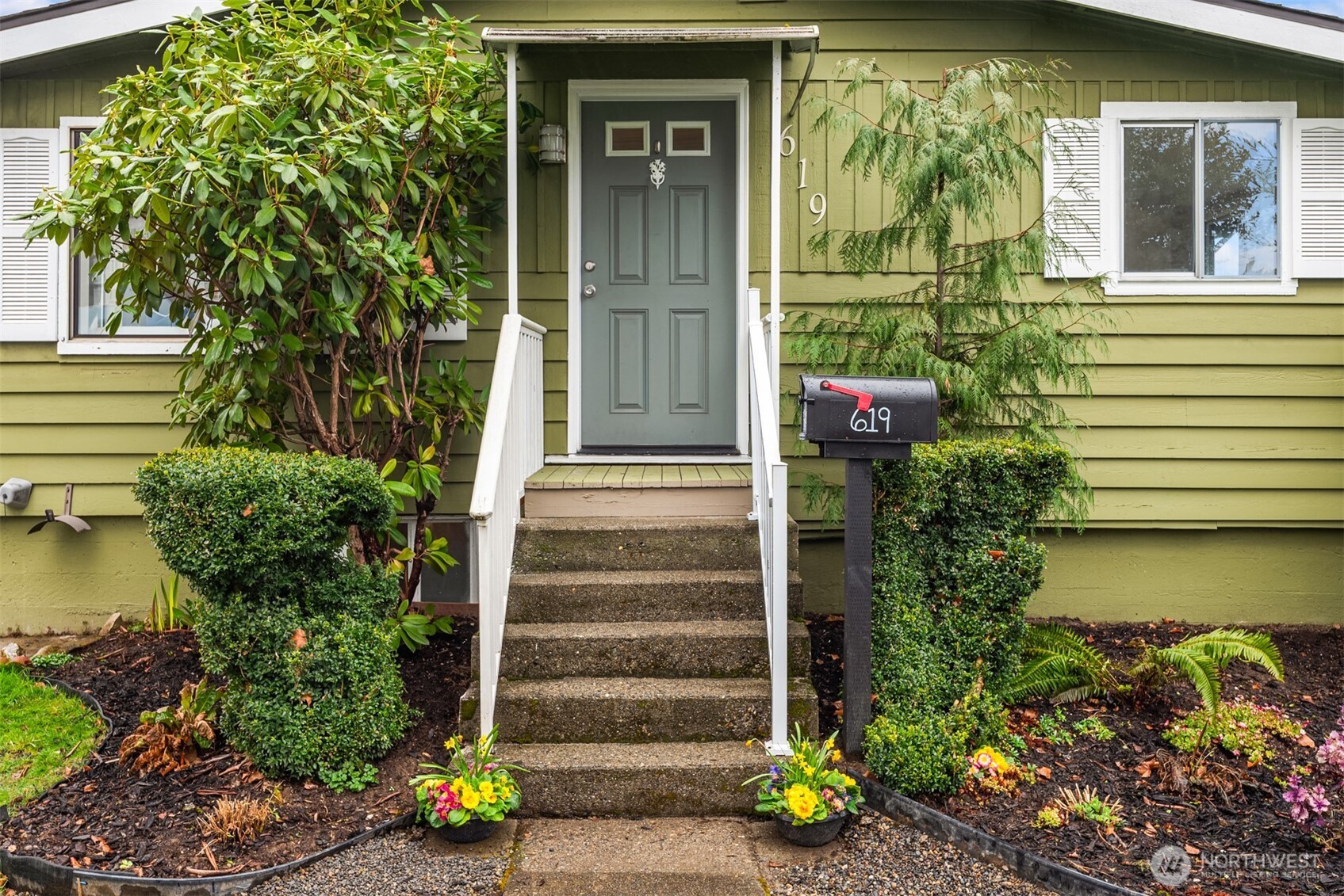 619 Burnett Avenue S