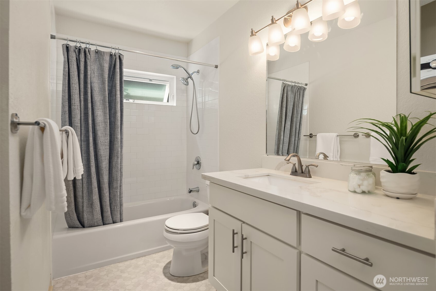 435 Summit Avenue E Unit: 203