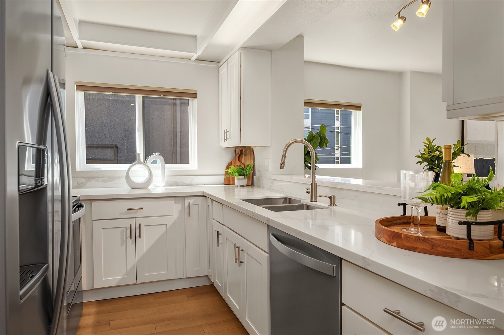 435 Summit Avenue E Unit: 203