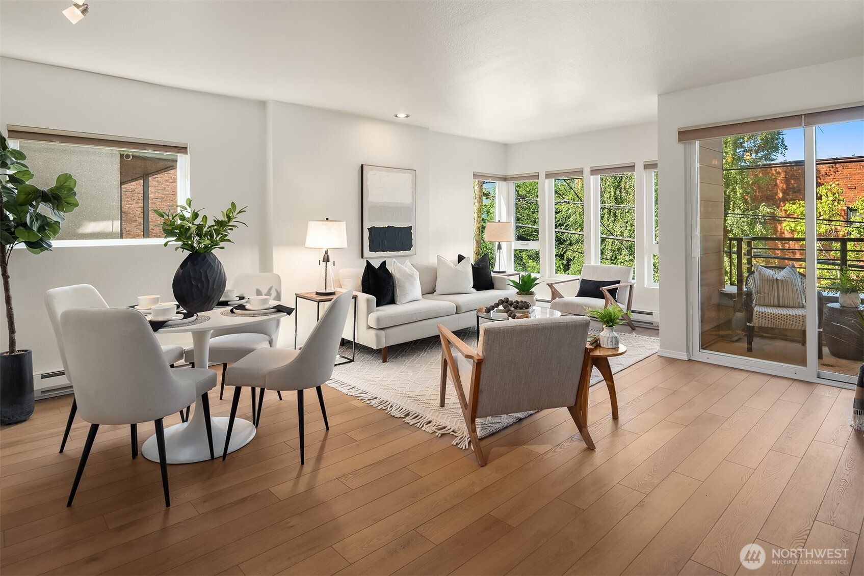 435 Summit Avenue E Unit: 203