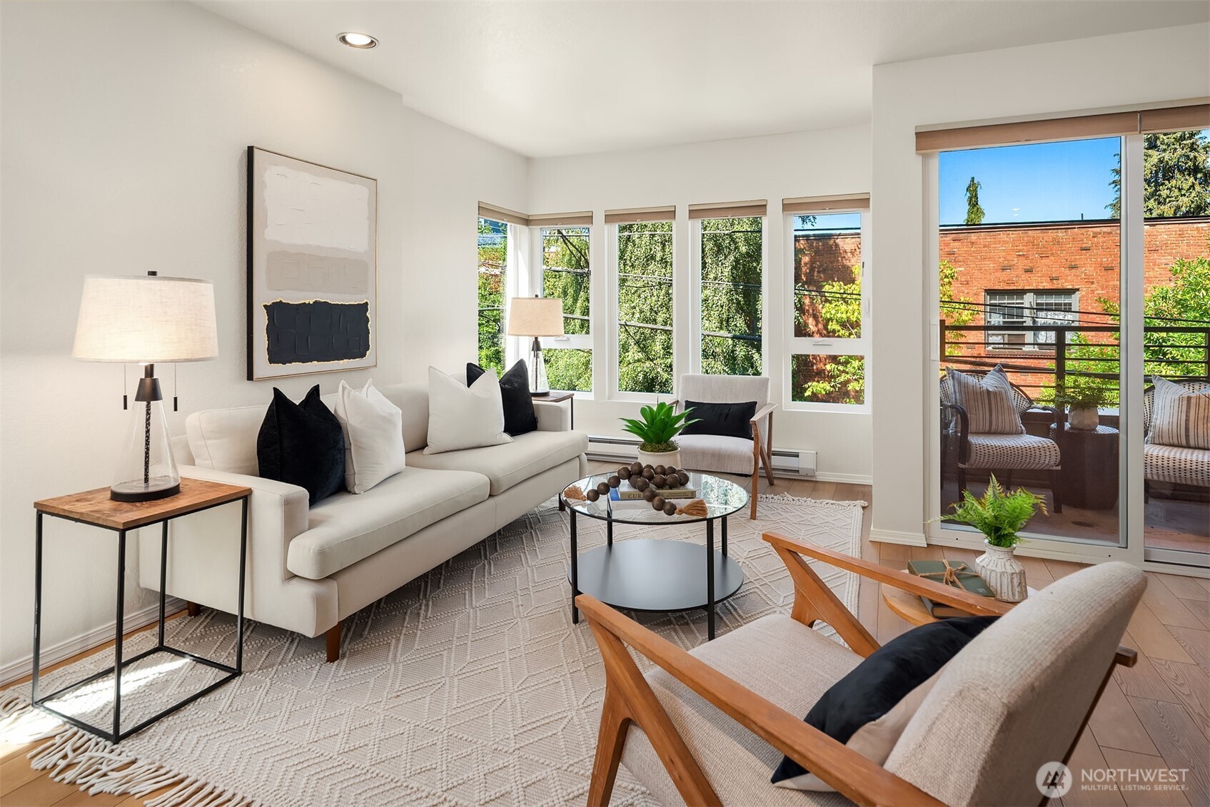 435 Summit Avenue E Unit: 203