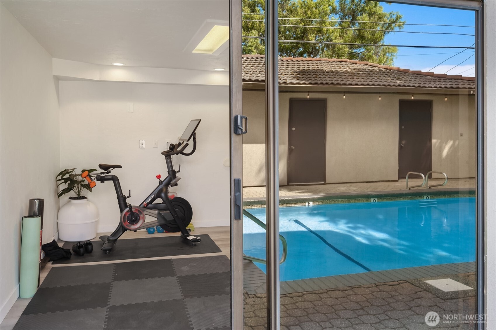1627 California Avenue SW Unit: 2