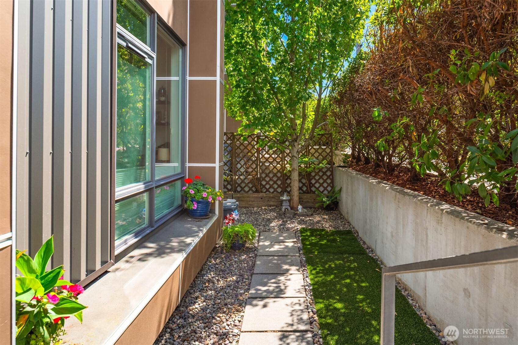 1754 Valentine Place S