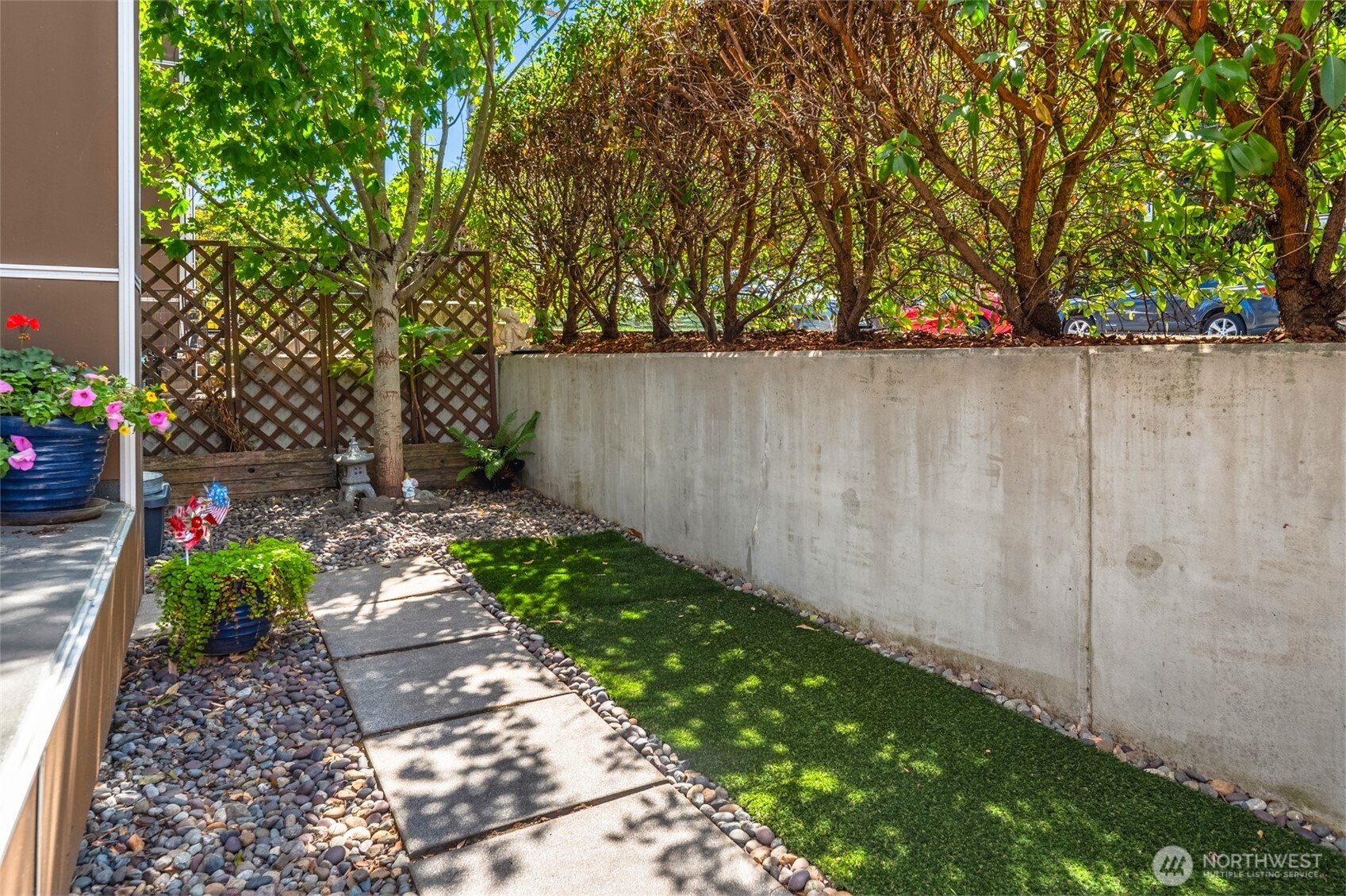 1754 Valentine Place S
