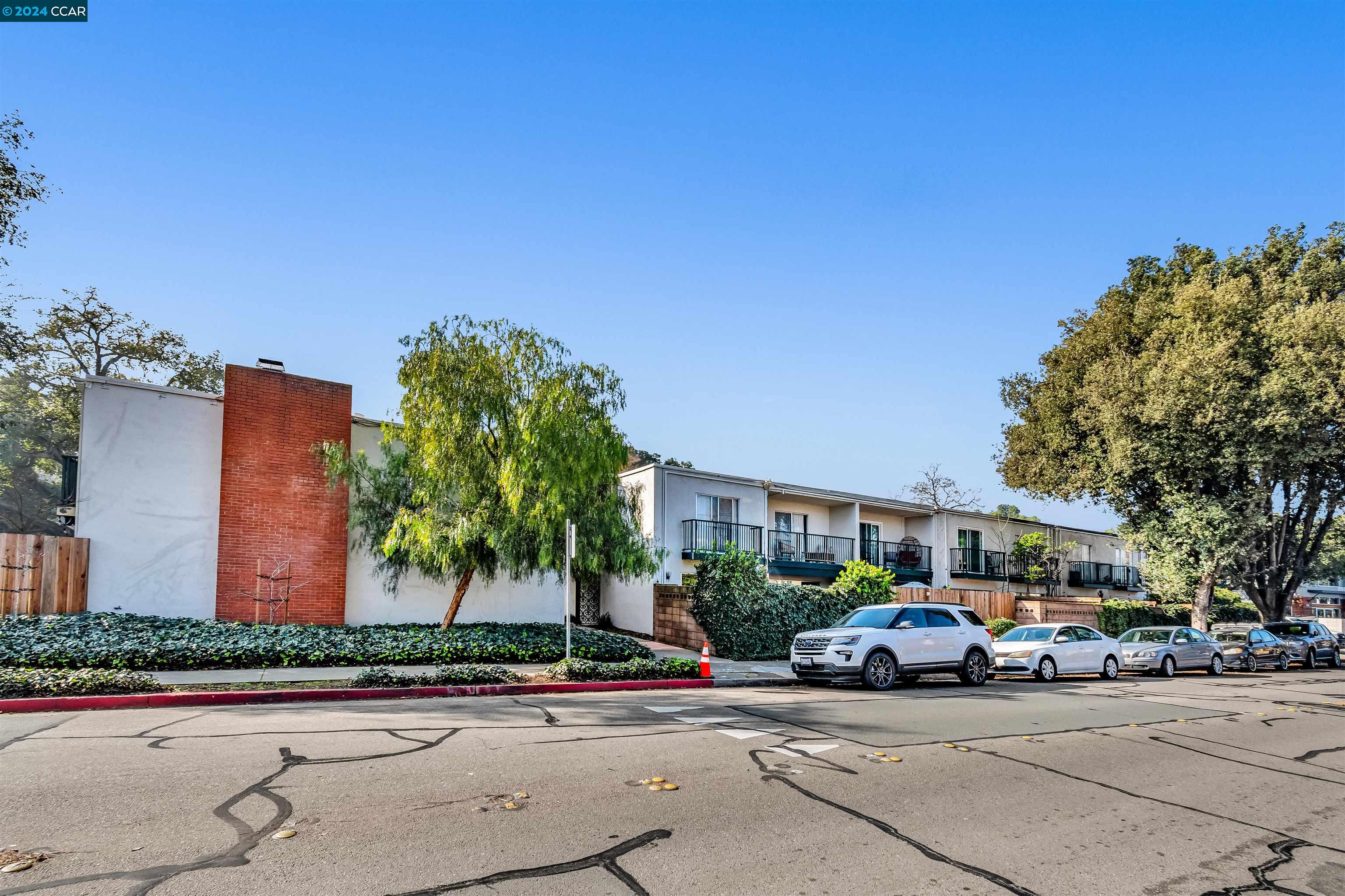 1411 Creekside Dr # 14