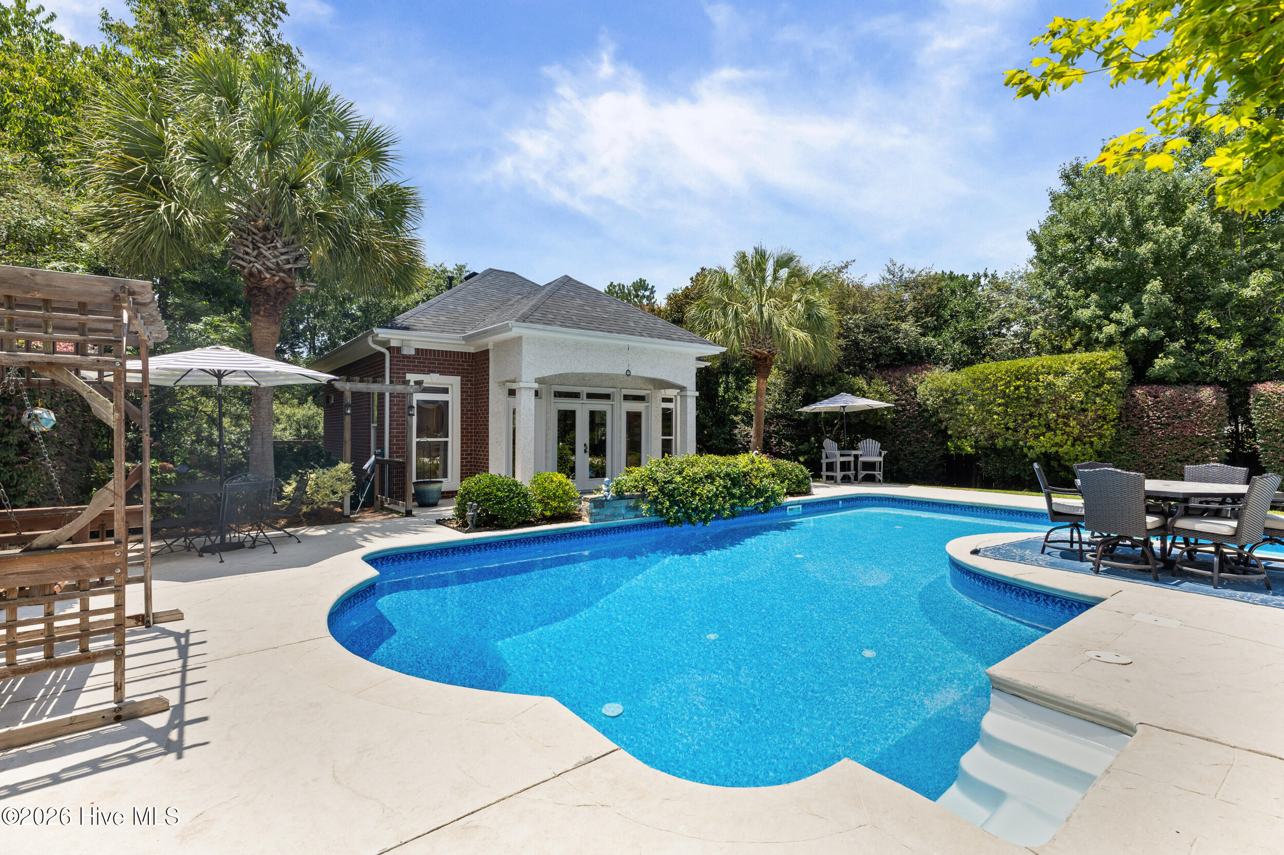 152 Kestwick Drive E