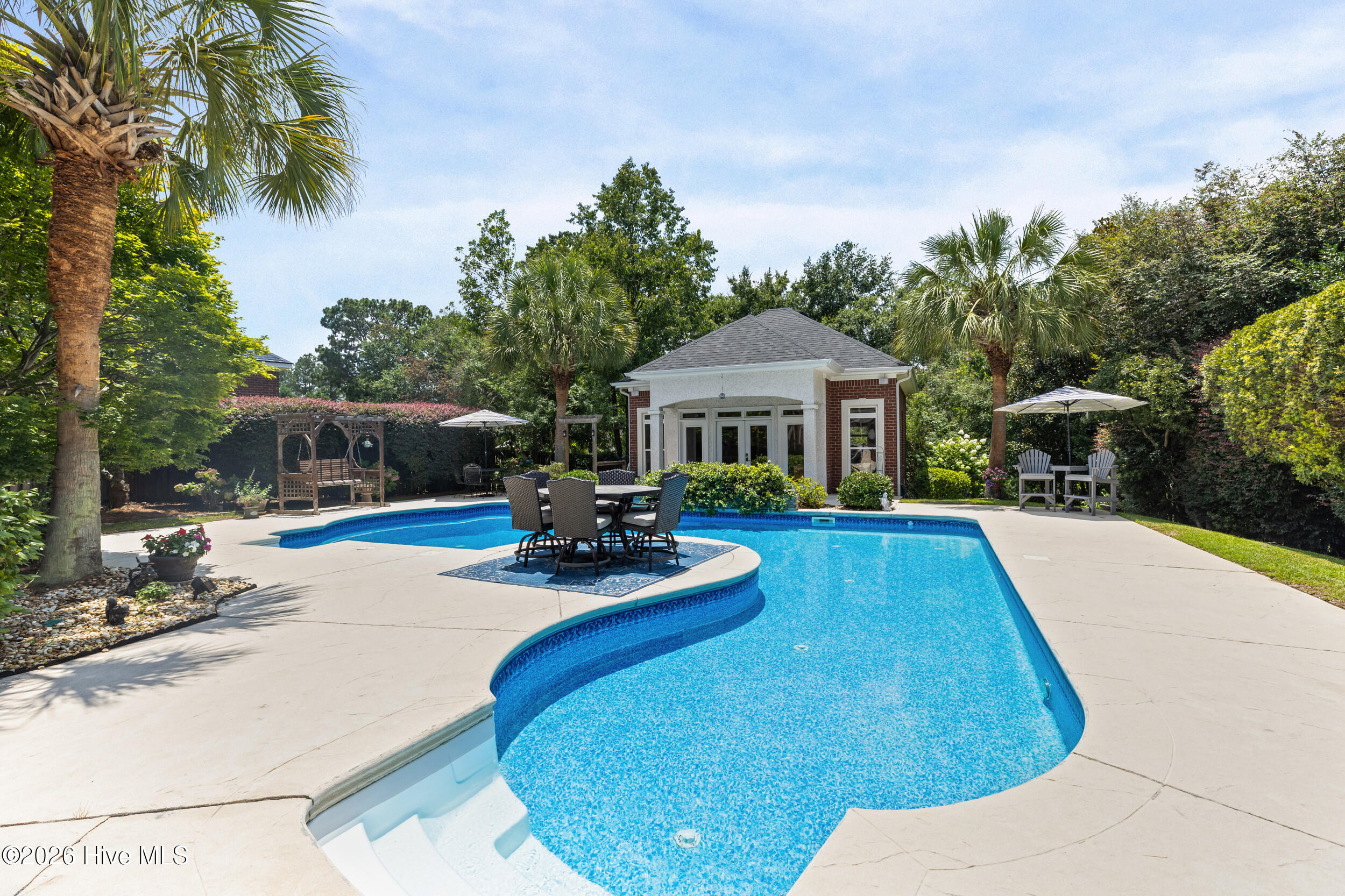 152 Kestwick Drive E