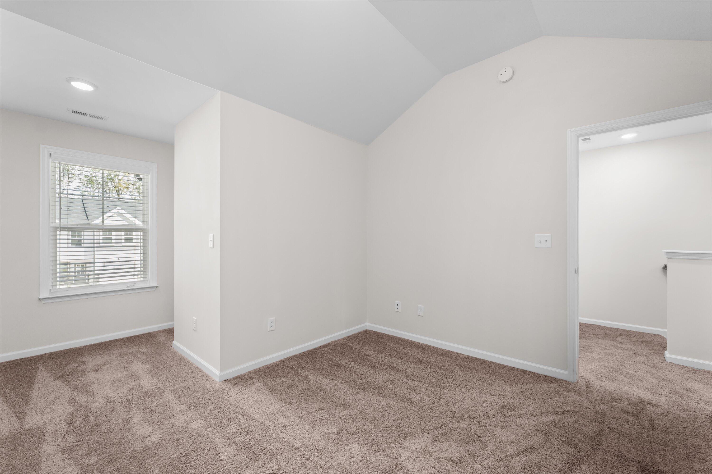 1051 LINSMORE Avenue