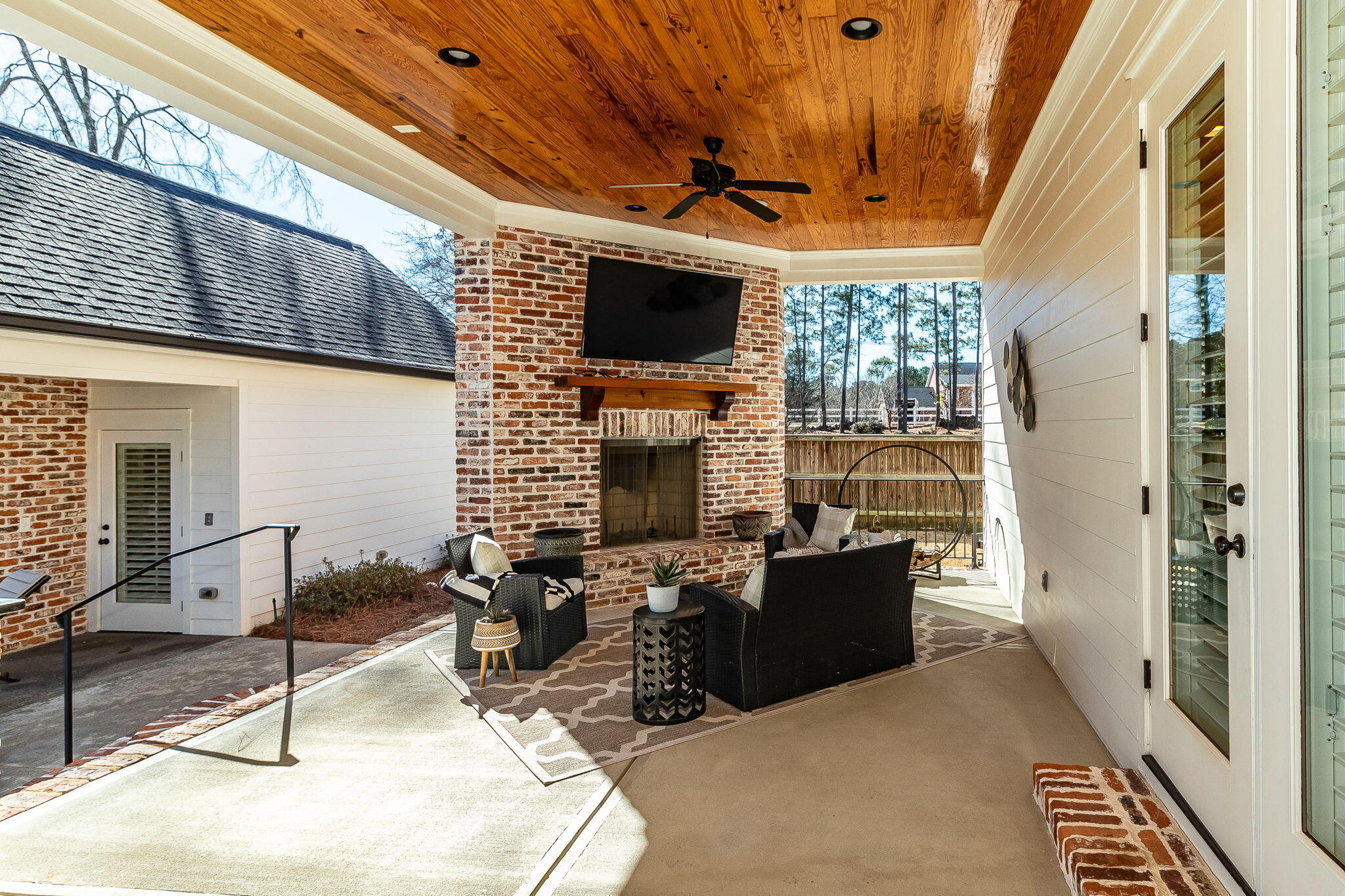 2844 TOWERING OAK Drive