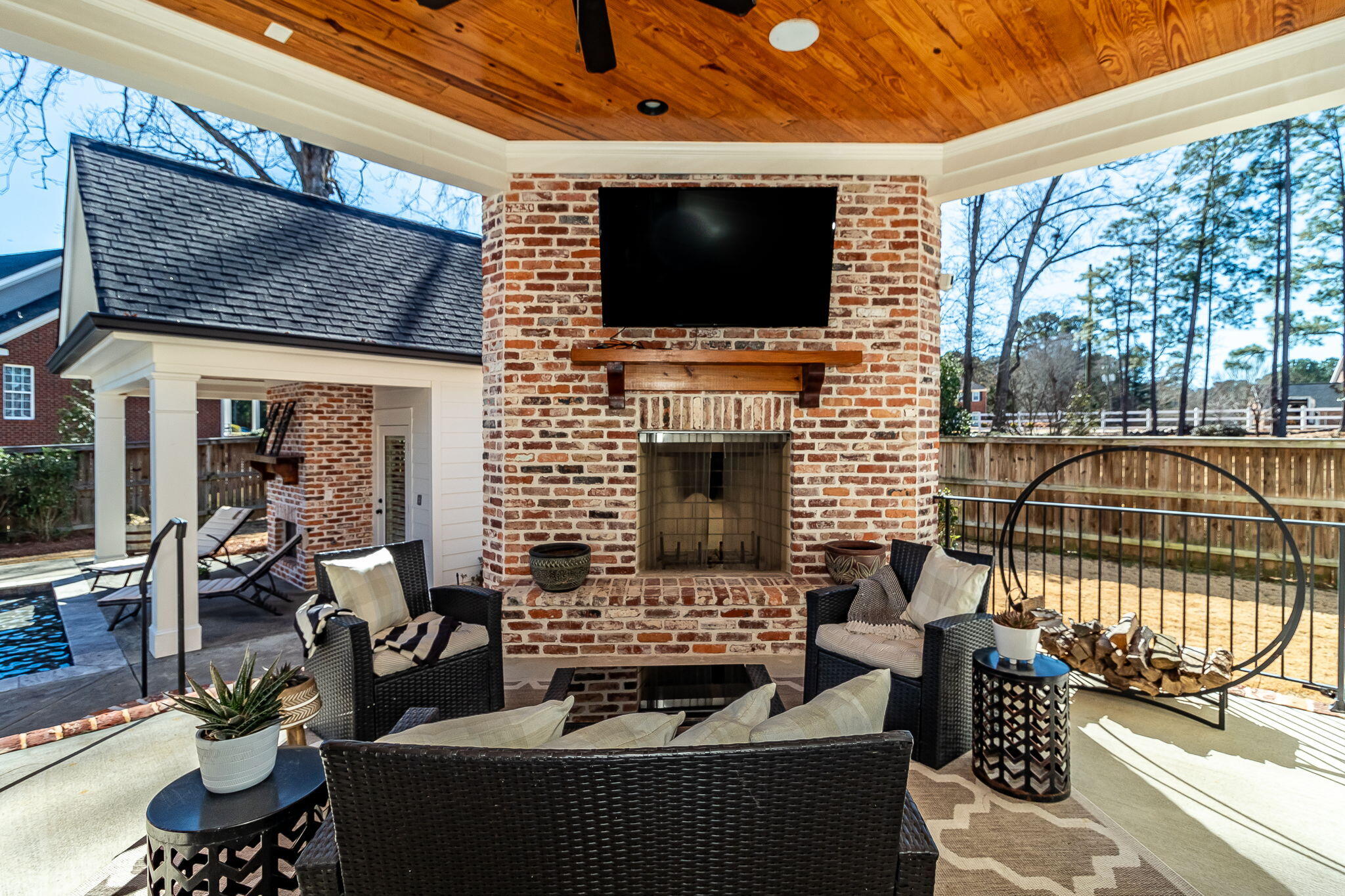 2844 TOWERING OAK Drive