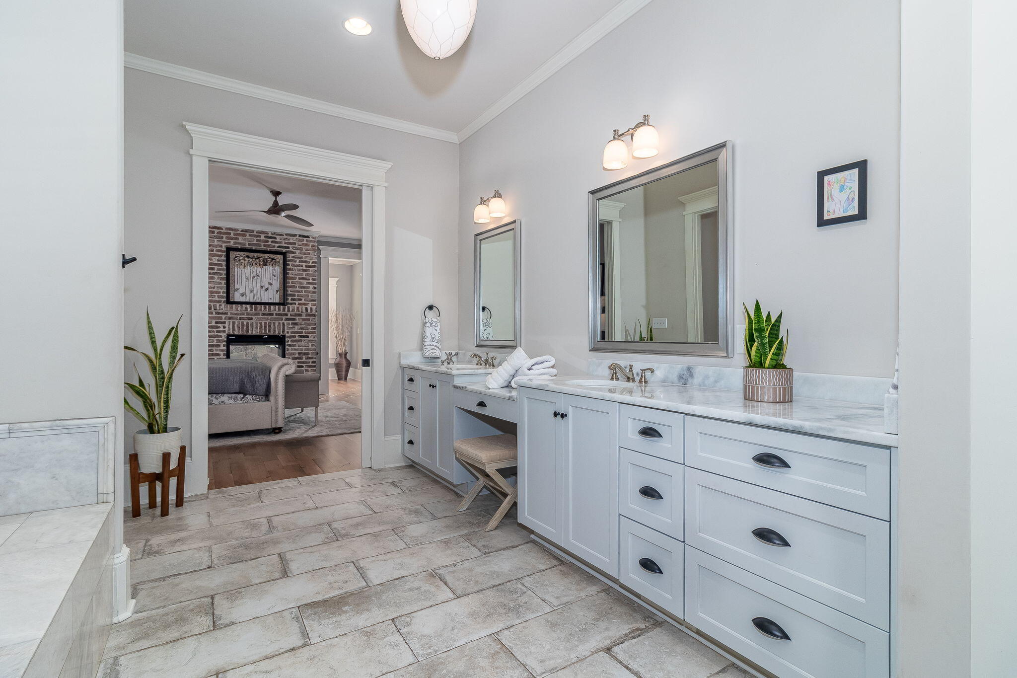 2844 TOWERING OAK Drive