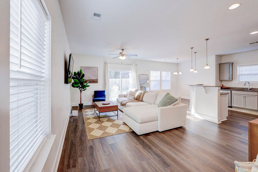 1423 FELDSPAR Court