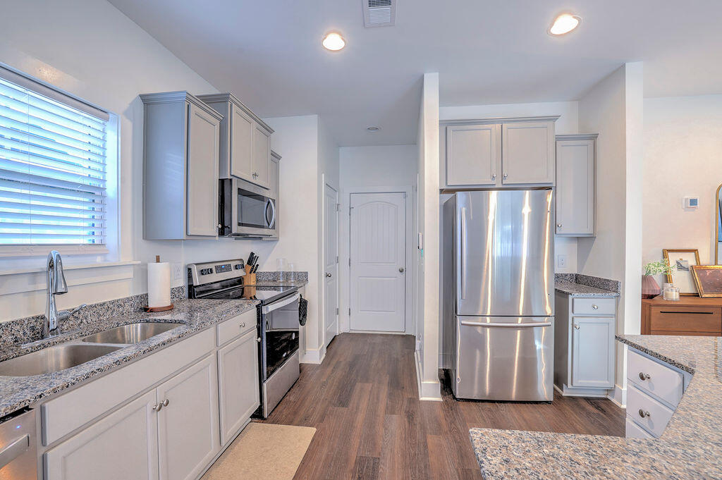 1423 FELDSPAR Court