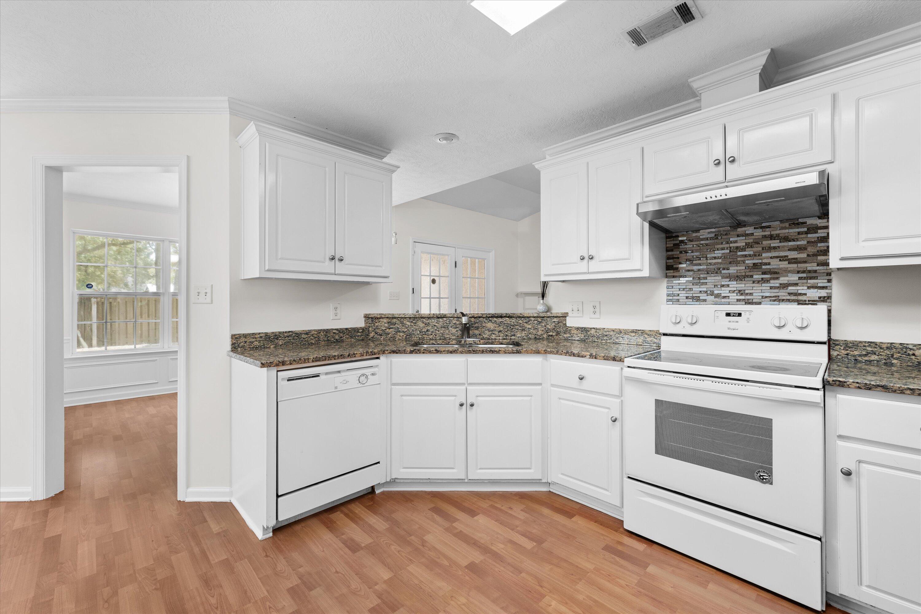 2103 MAGNOLIA Parkway