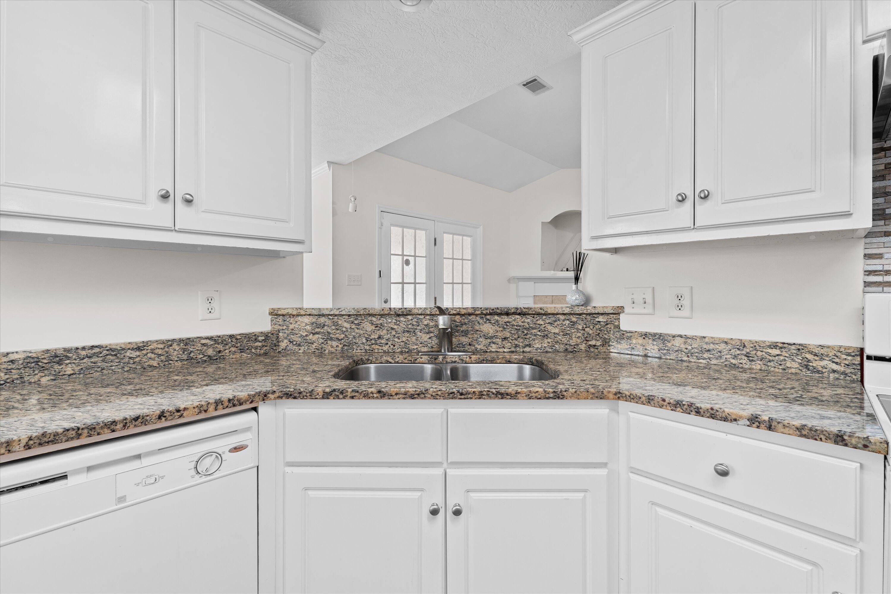 2103 MAGNOLIA Parkway