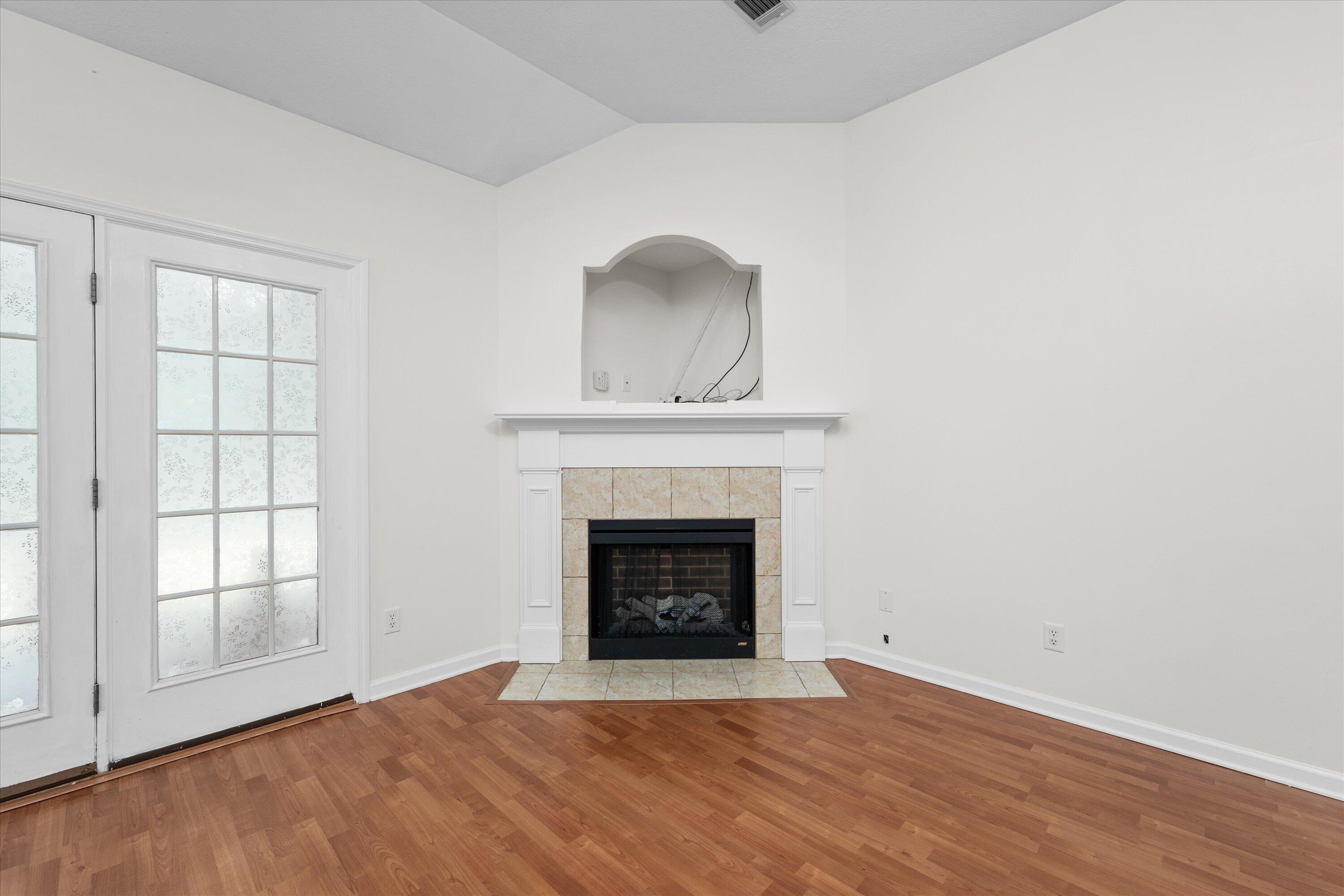 2103 MAGNOLIA Parkway