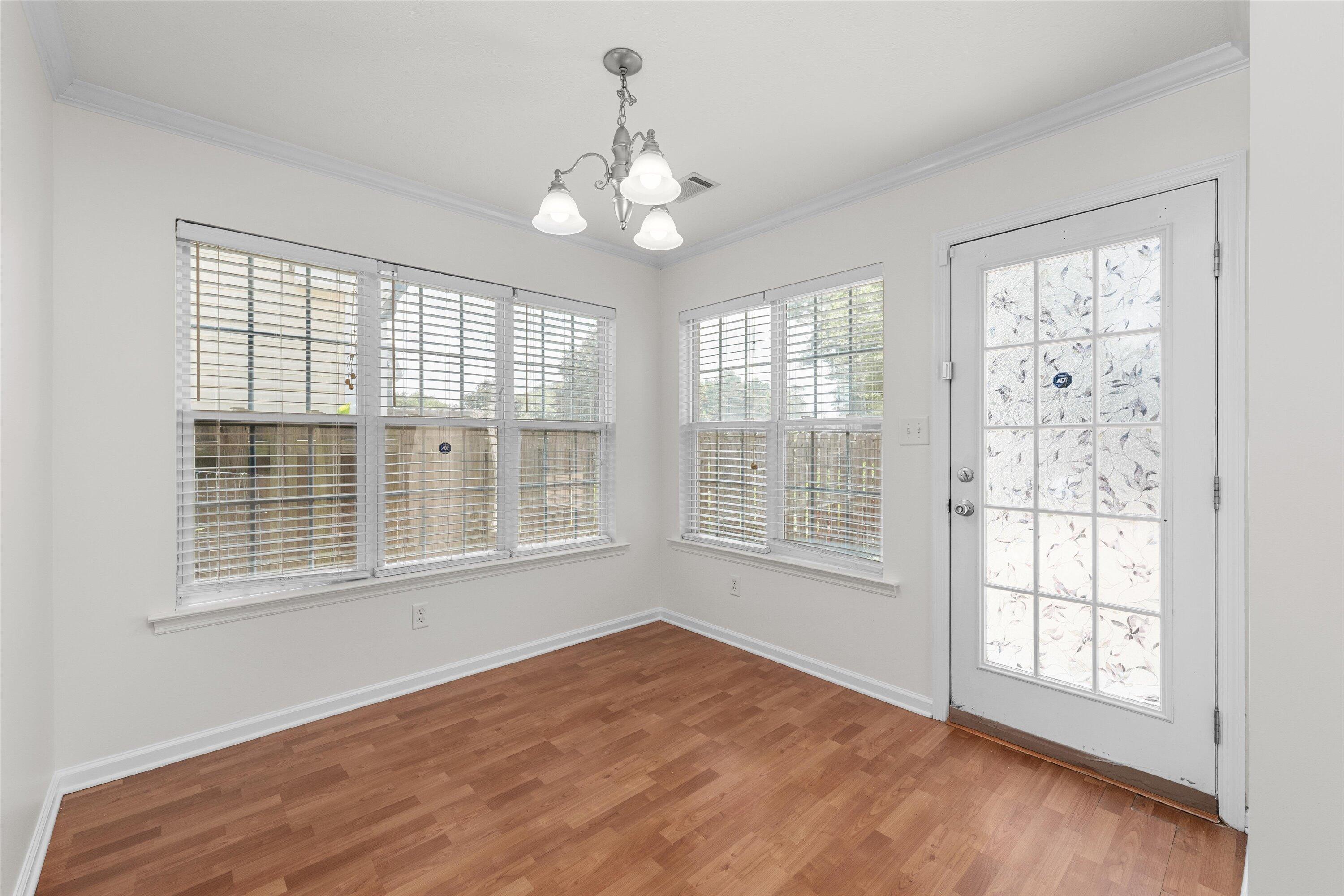 2103 MAGNOLIA Parkway