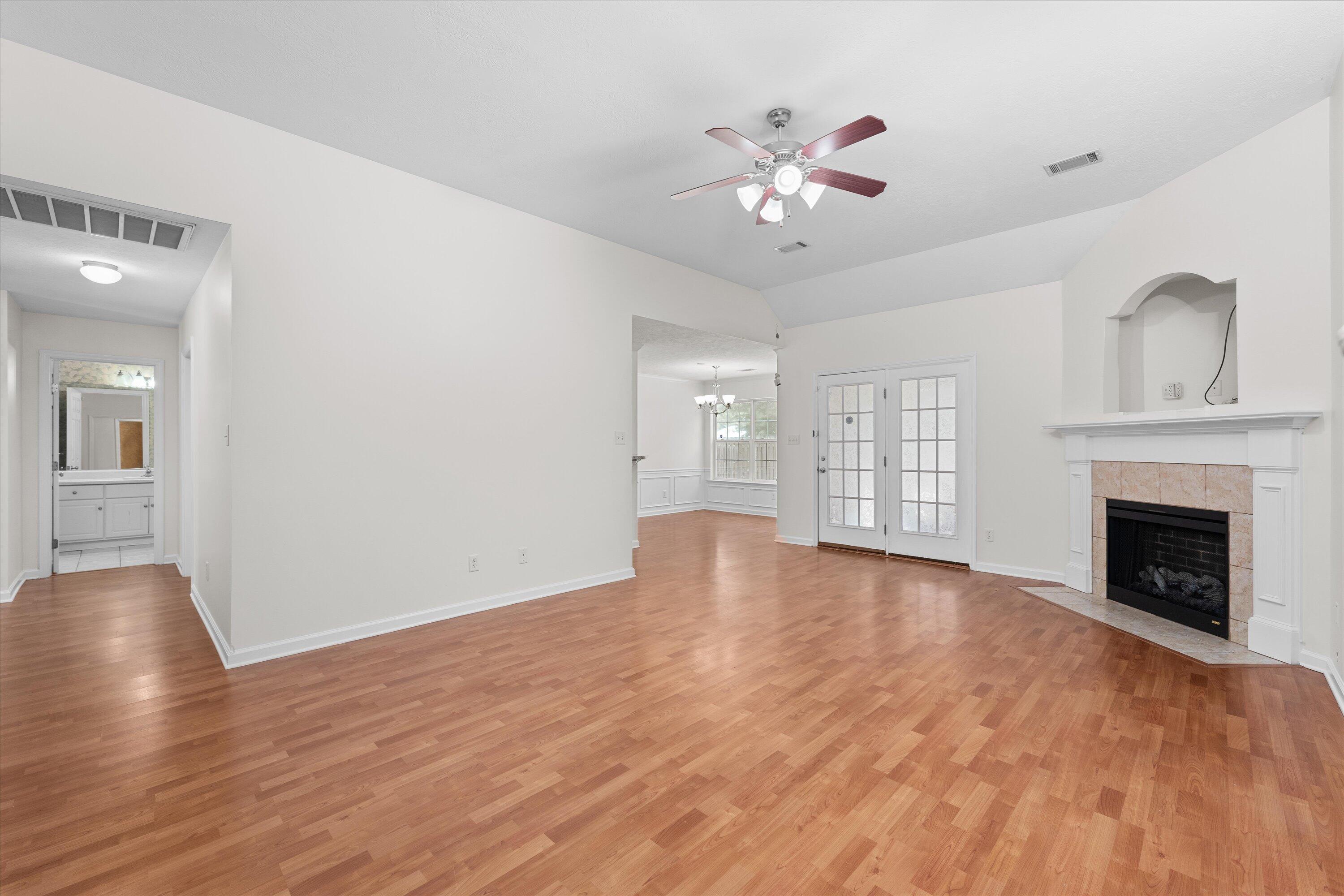 2103 MAGNOLIA Parkway