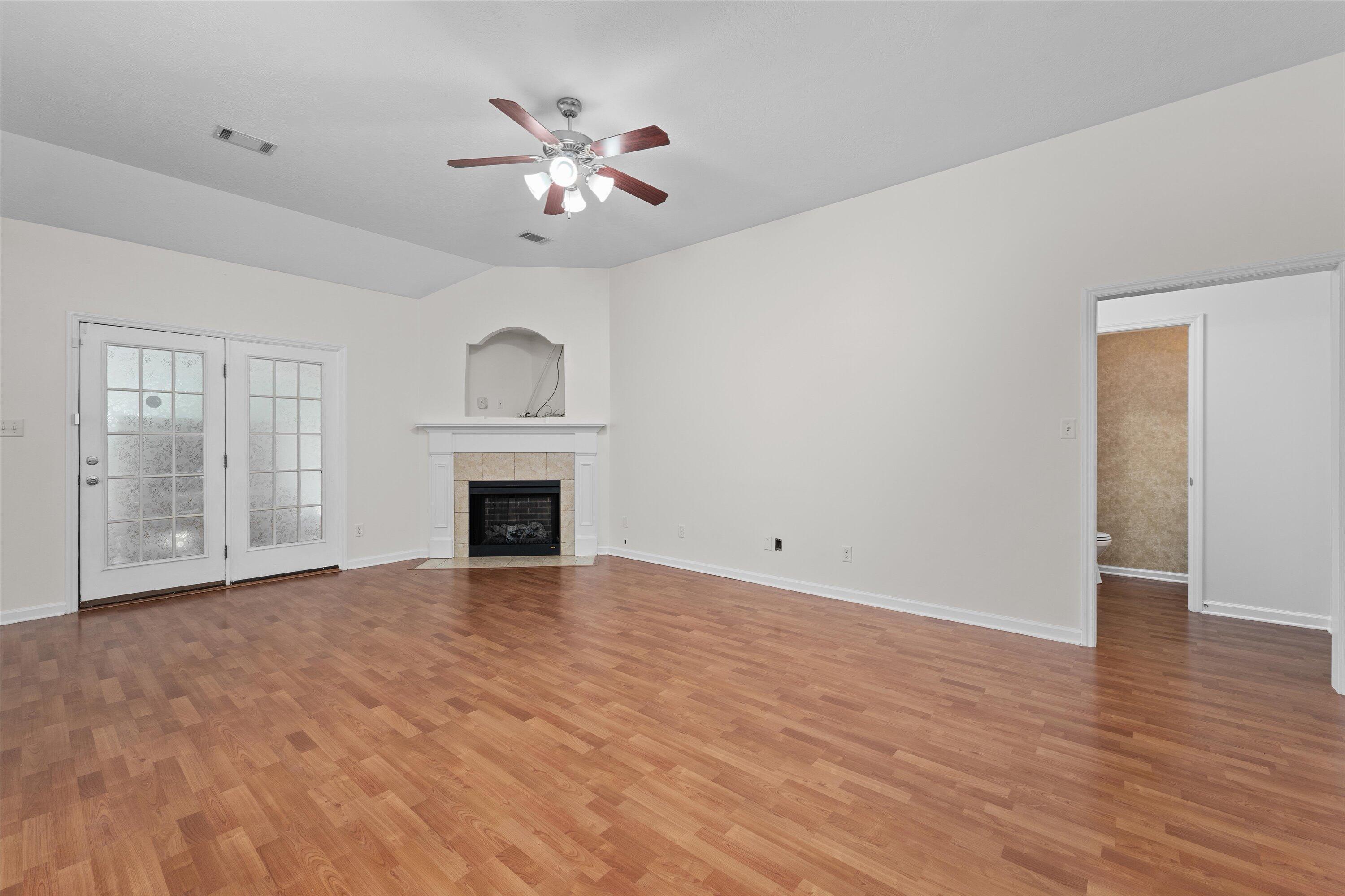 2103 MAGNOLIA Parkway