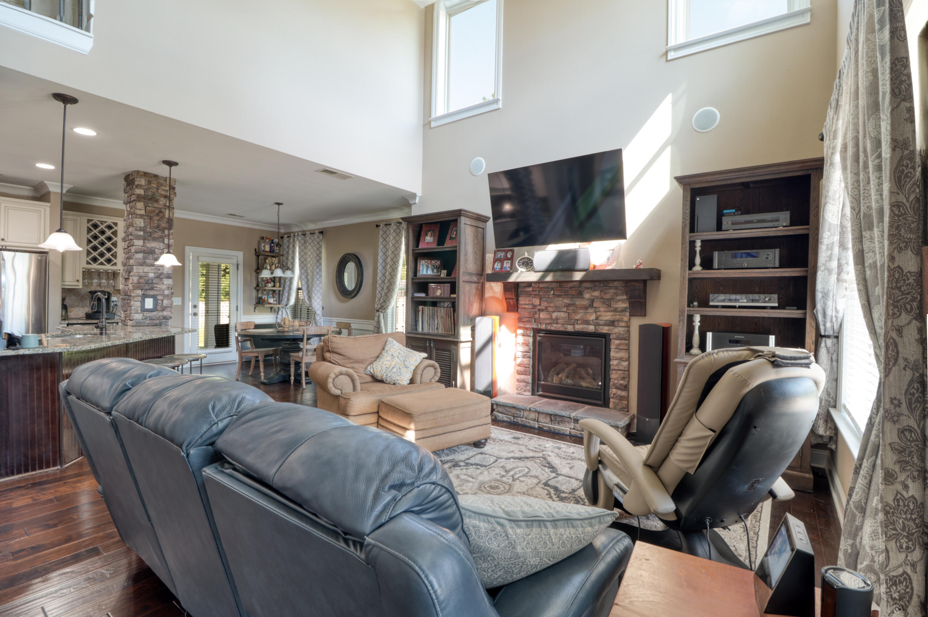 5621 SUNBURY Loop