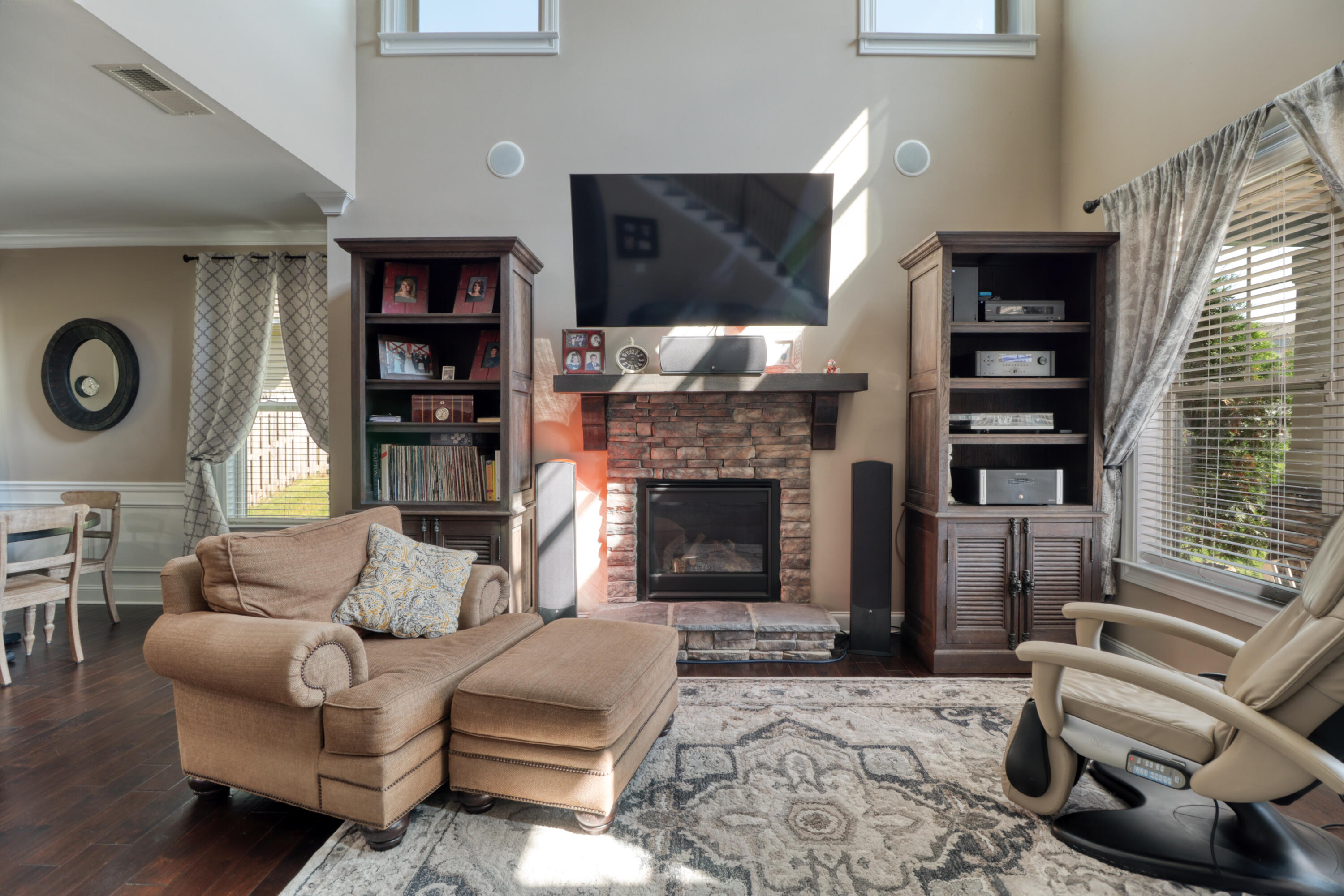 5621 SUNBURY Loop