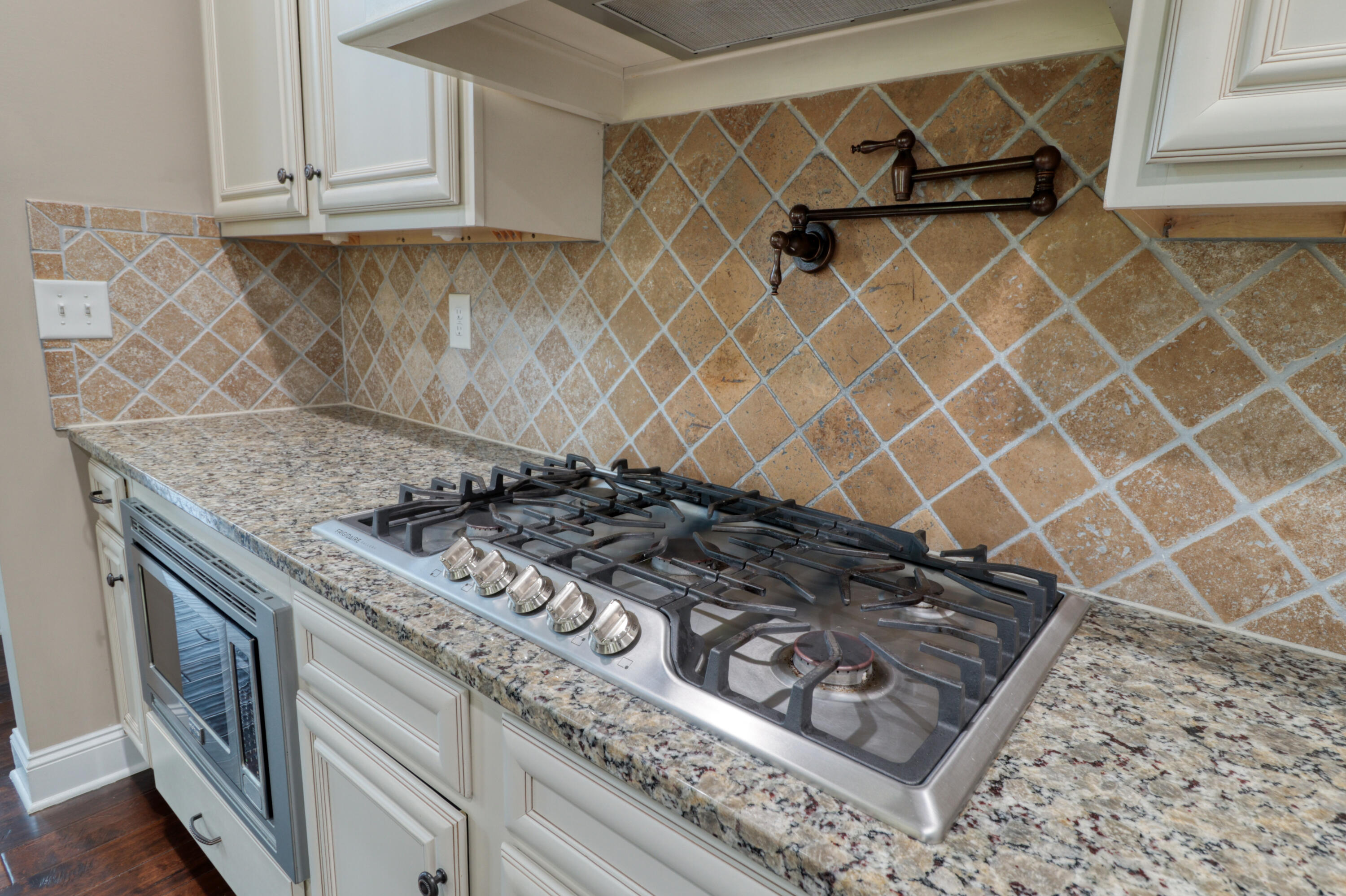 5621 SUNBURY Loop