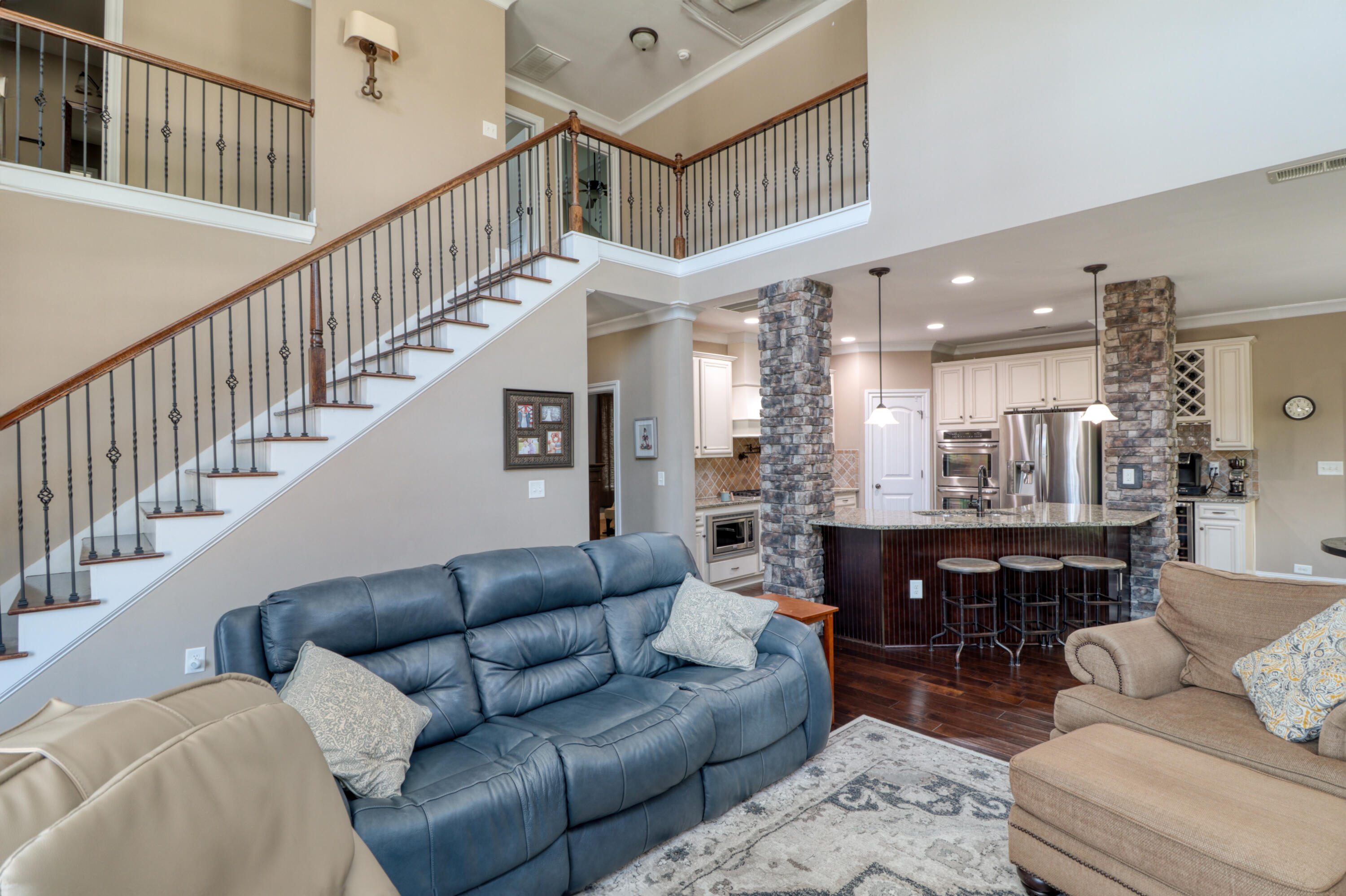 5621 SUNBURY Loop