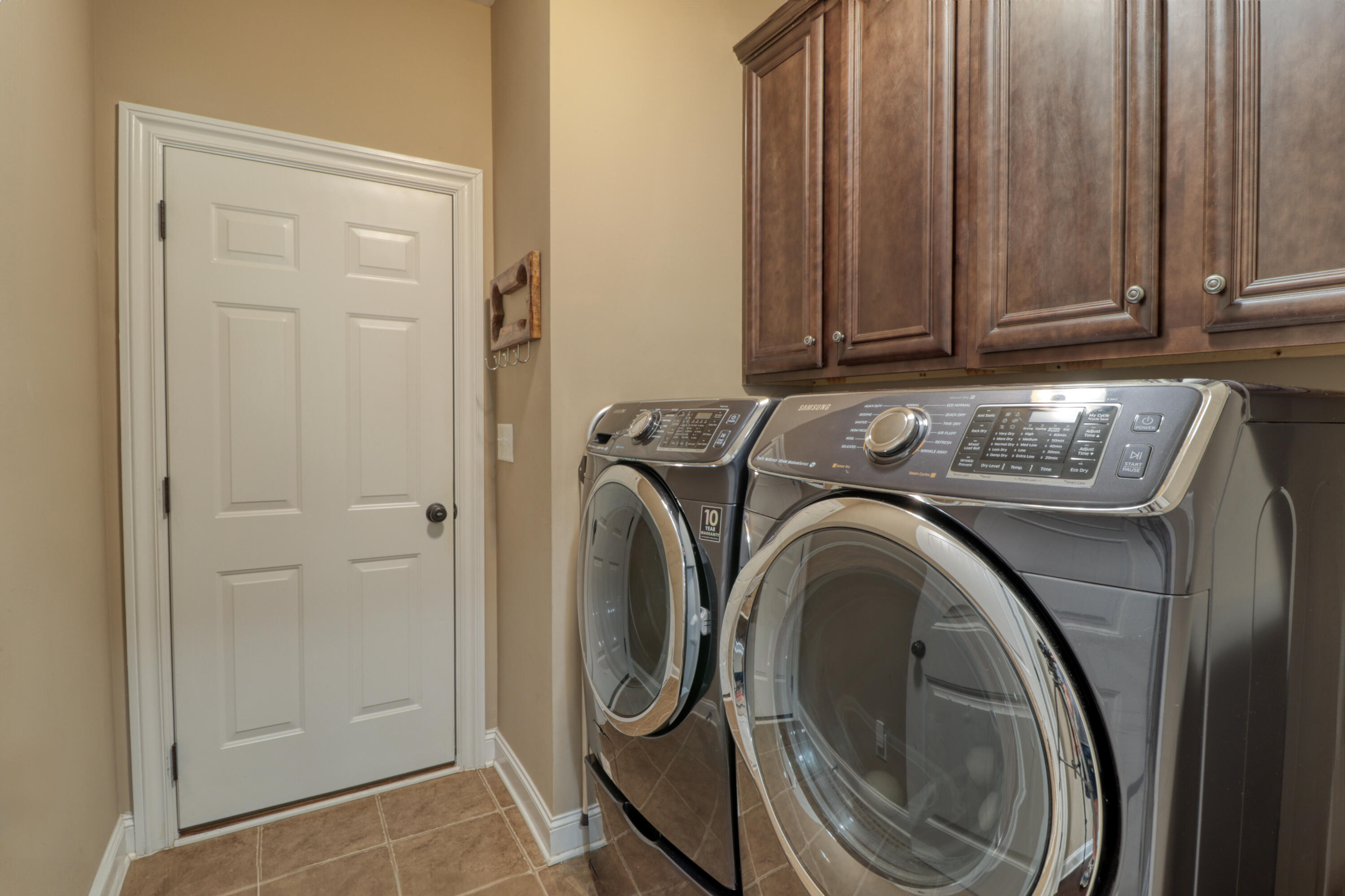 5621 SUNBURY Loop