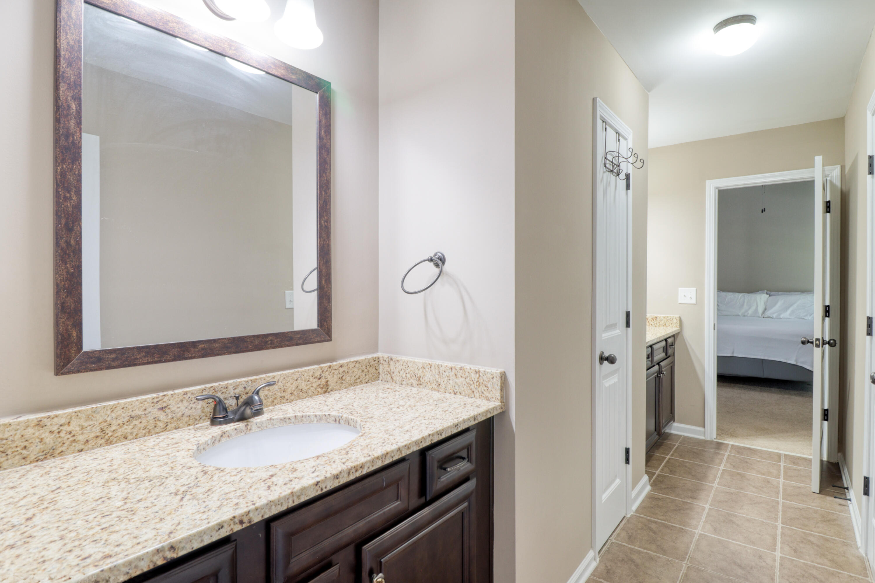 5621 SUNBURY Loop