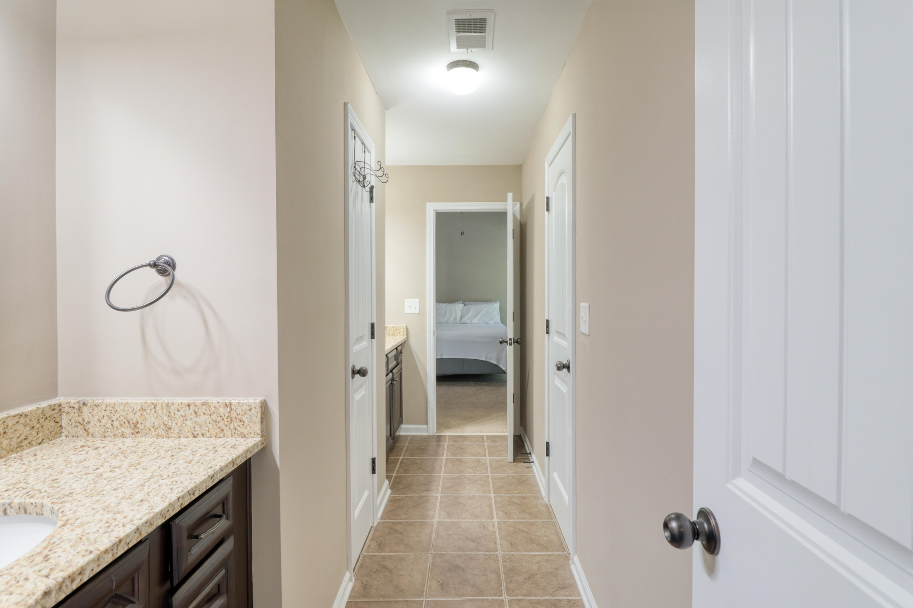 5621 SUNBURY Loop