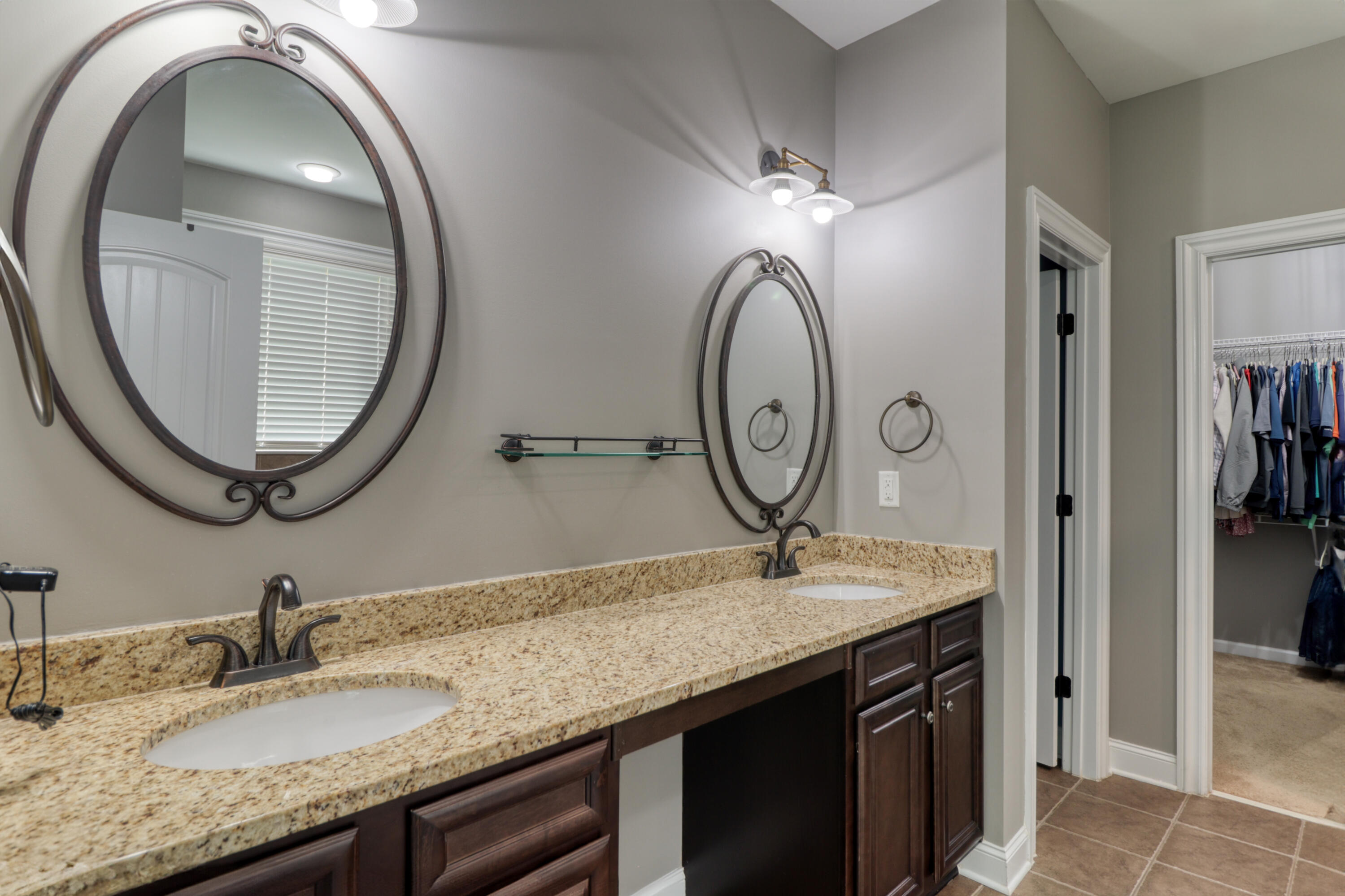 5621 SUNBURY Loop