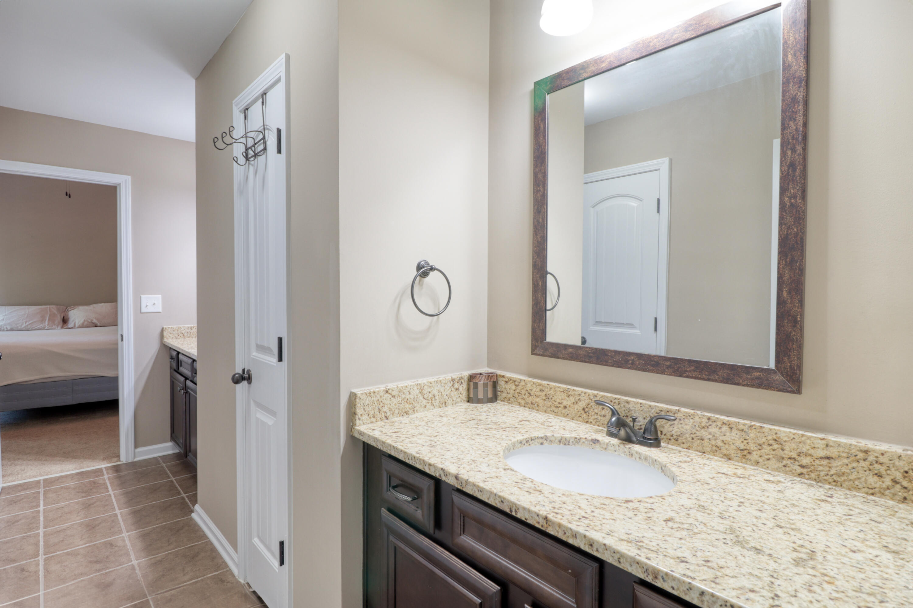 5621 SUNBURY Loop