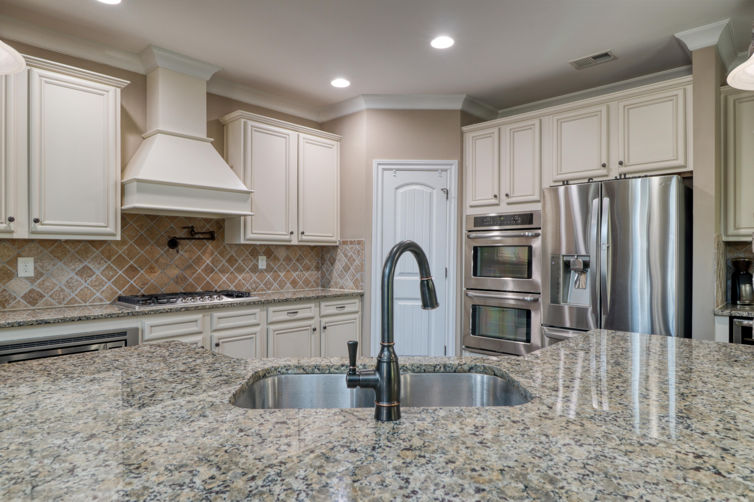 5621 SUNBURY Loop