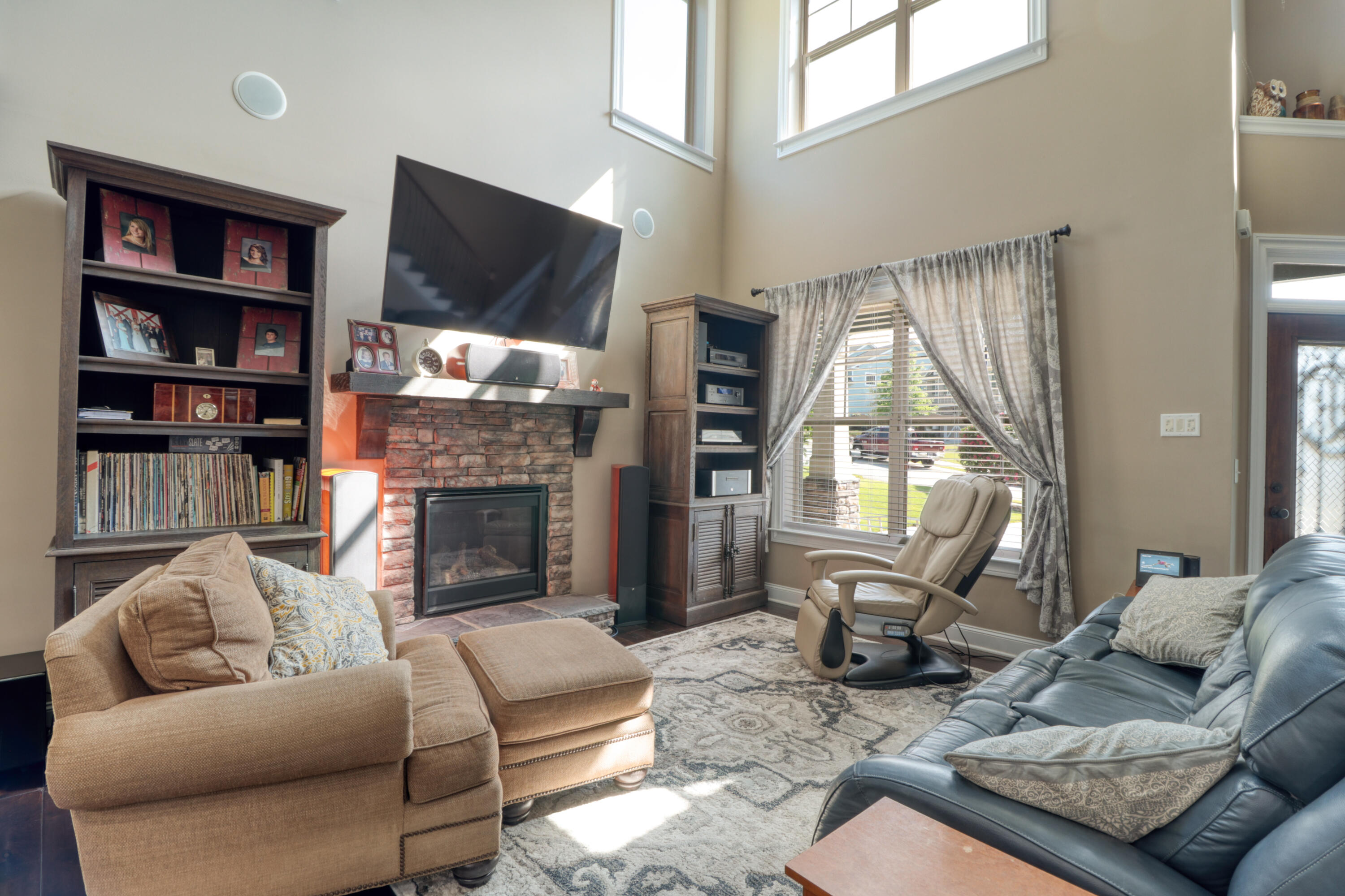 5621 SUNBURY Loop