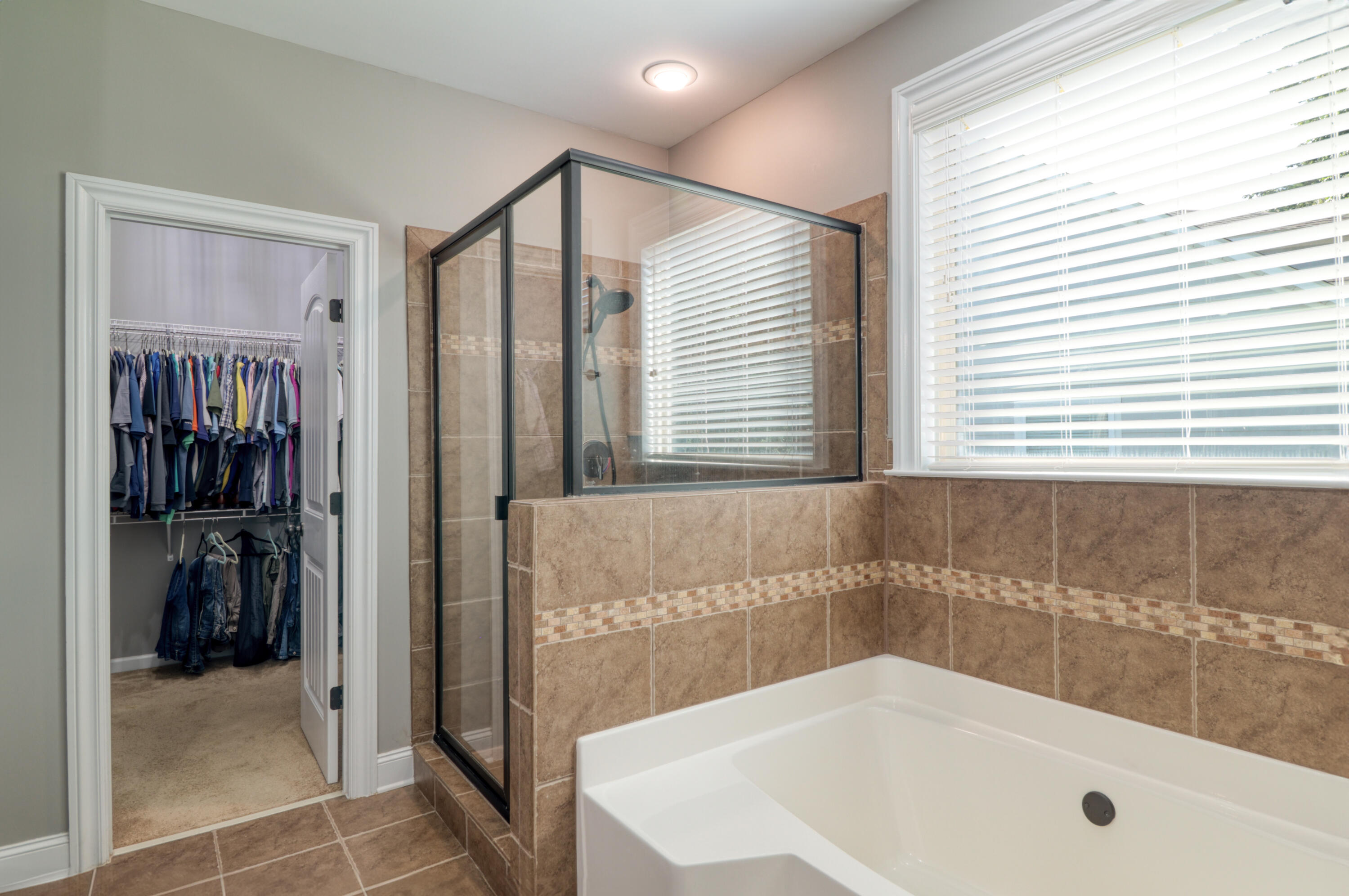 5621 SUNBURY Loop