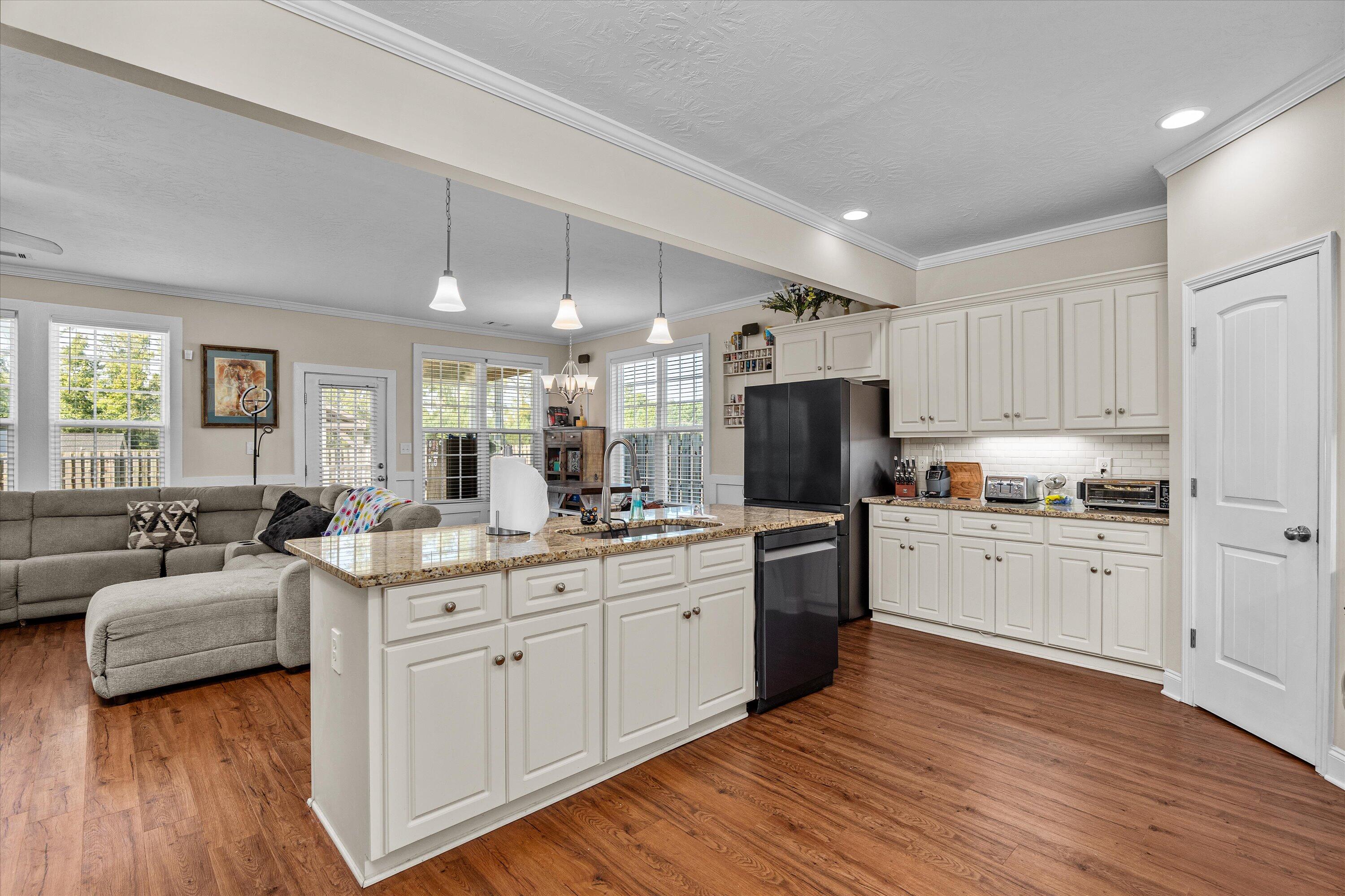 2440 TELFAIR Lane