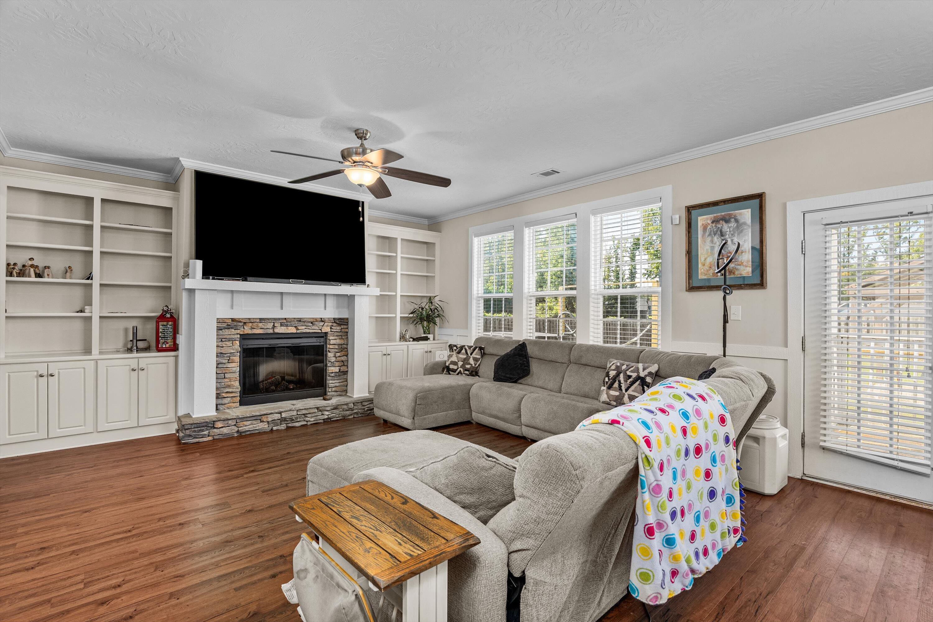 2440 TELFAIR Lane