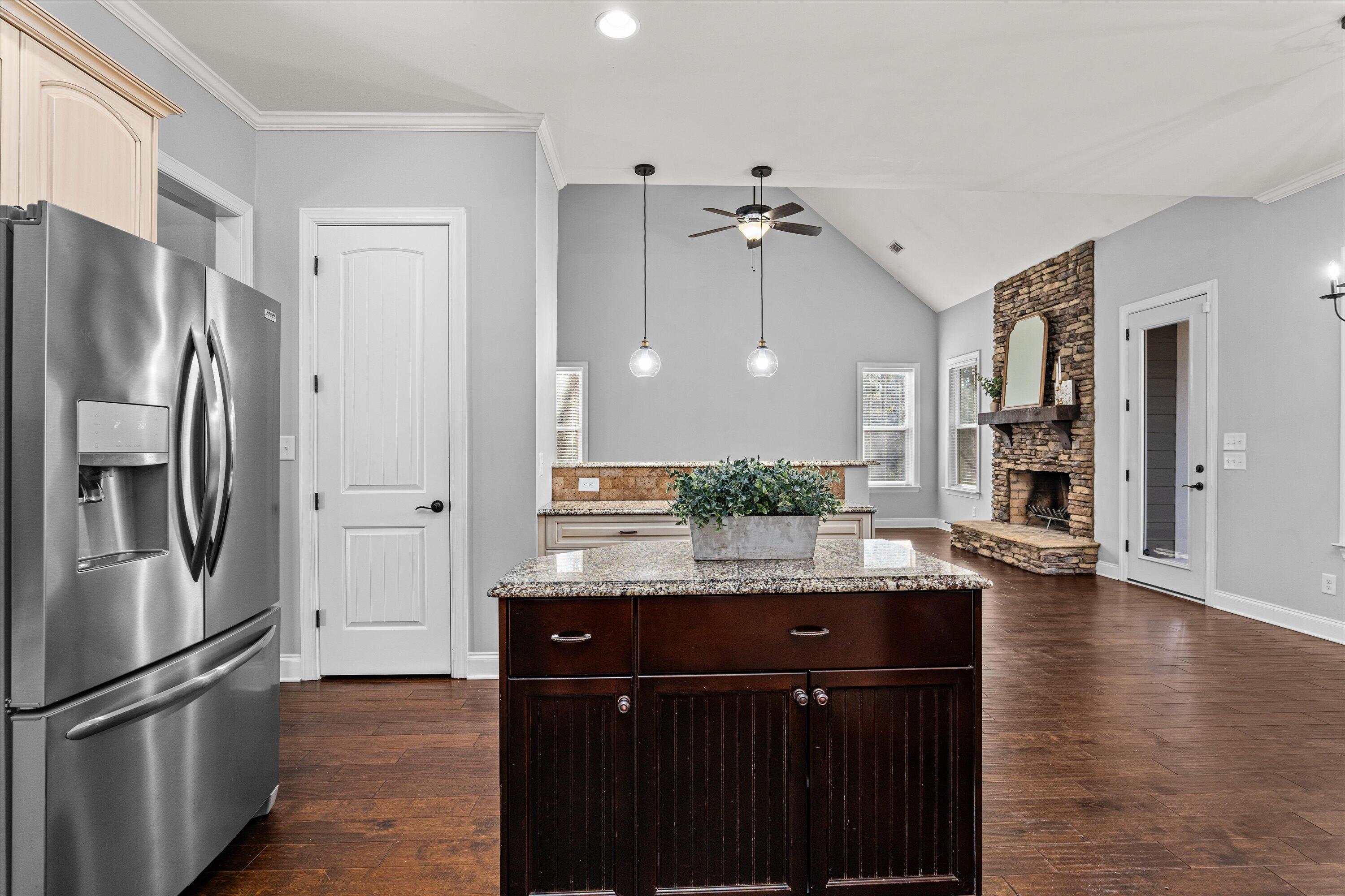 1008 KALMIA Circle