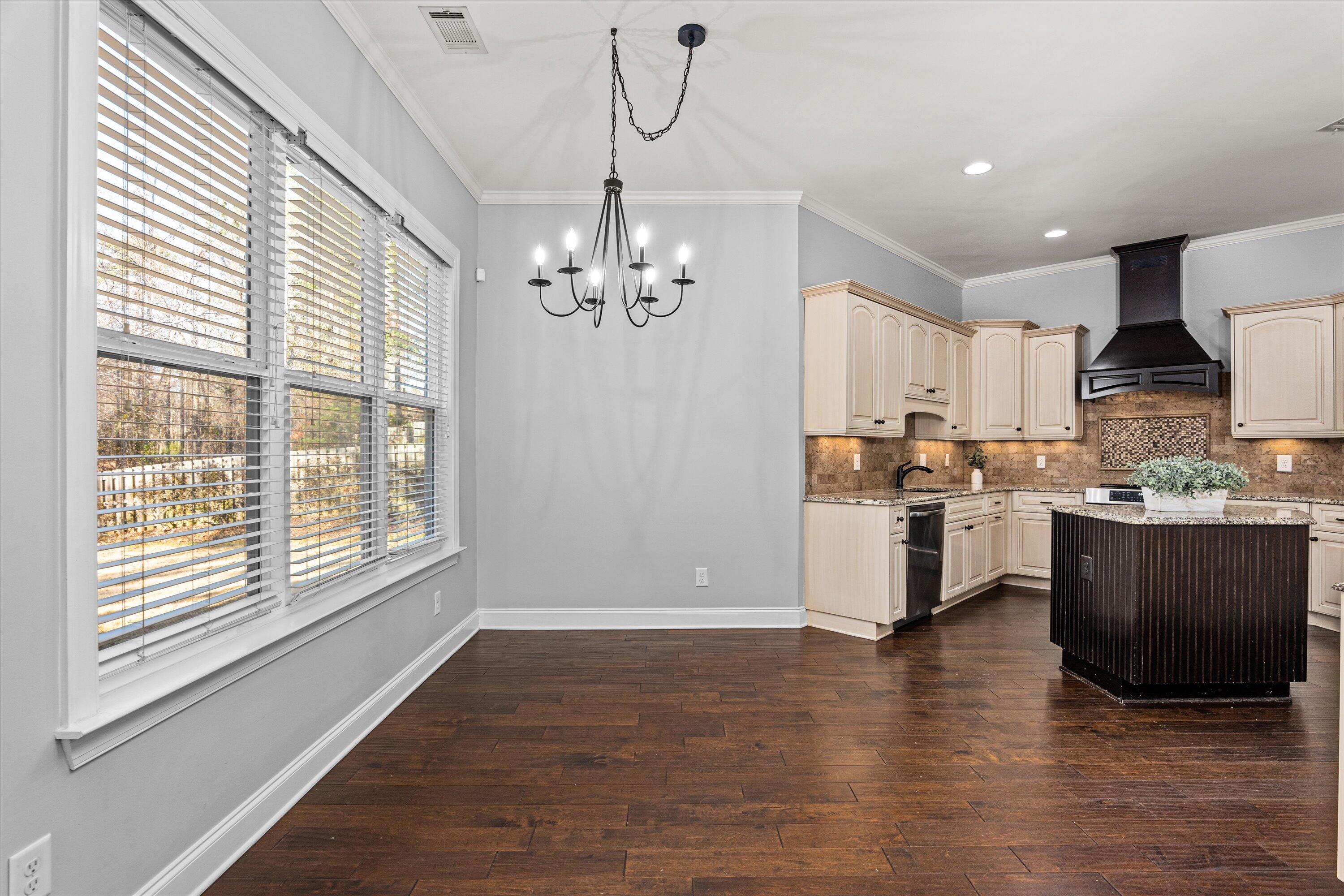 1008 KALMIA Circle